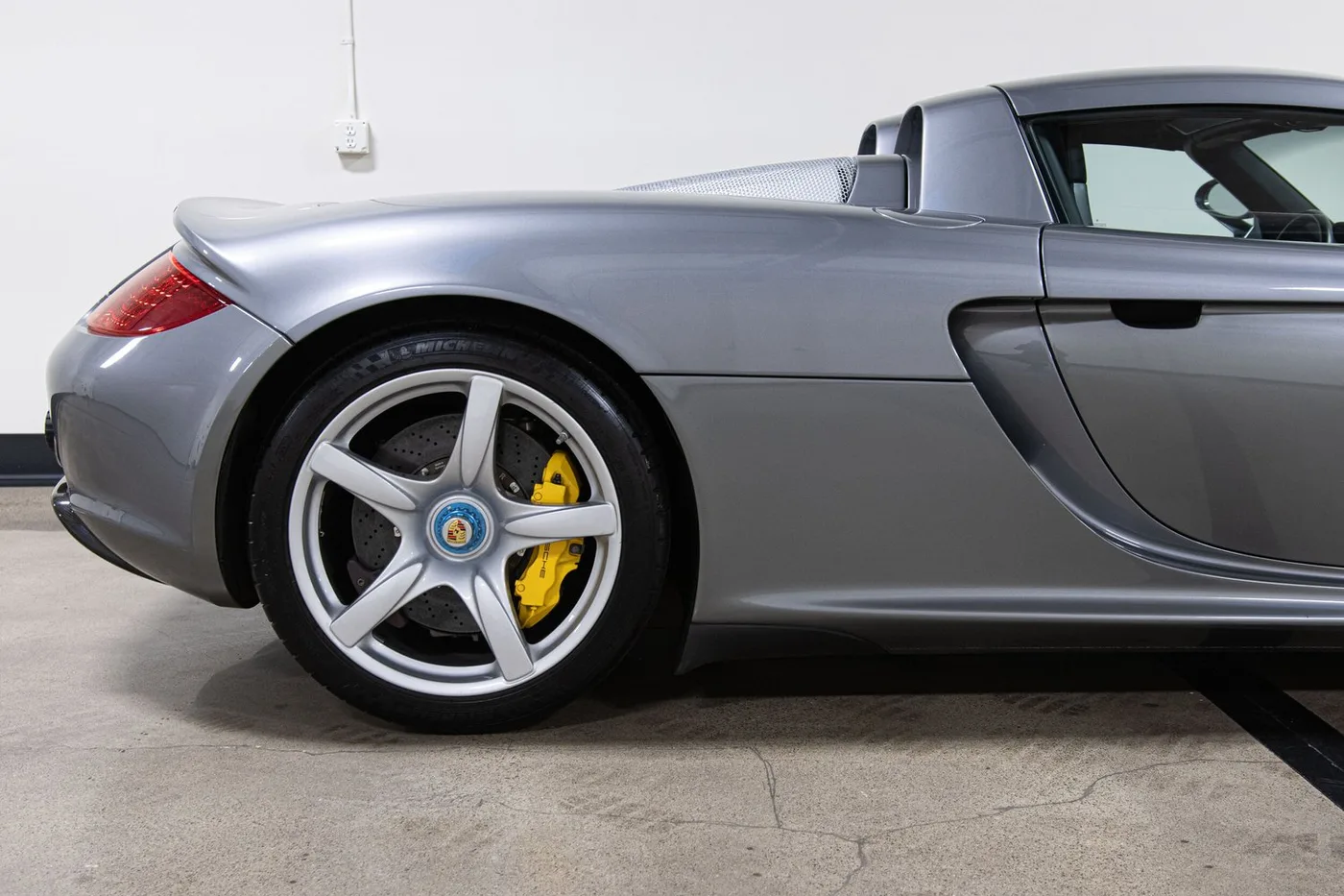 2005 Porsche Carrera GT vendue par un concessionnaire spécialisé à Costa Mesa, États-Unis, photo 15 sur 15