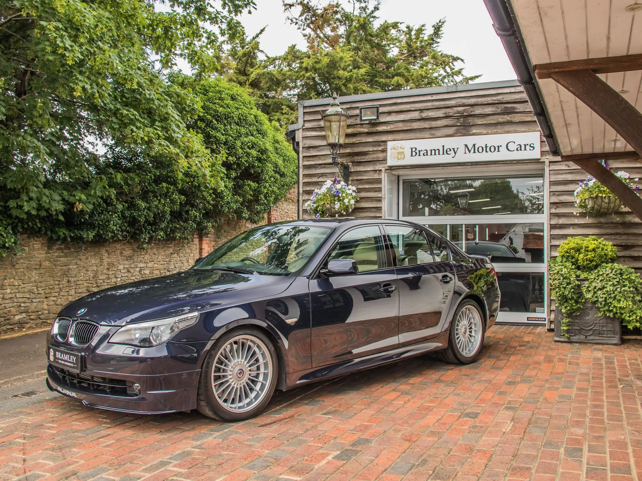 2006 Alpina B5 proposta da un concessionario specializzato a Bramley, Regno Unito, foto principale