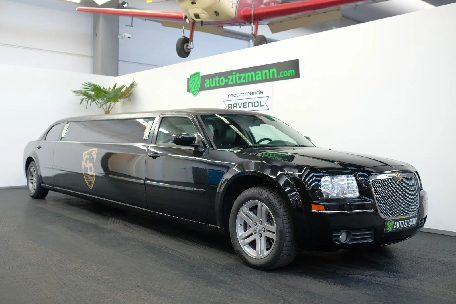 2006 Chrysler 300C Stretch Limousine offered by a supercar dealer in Nuremberg, Germany, main photo