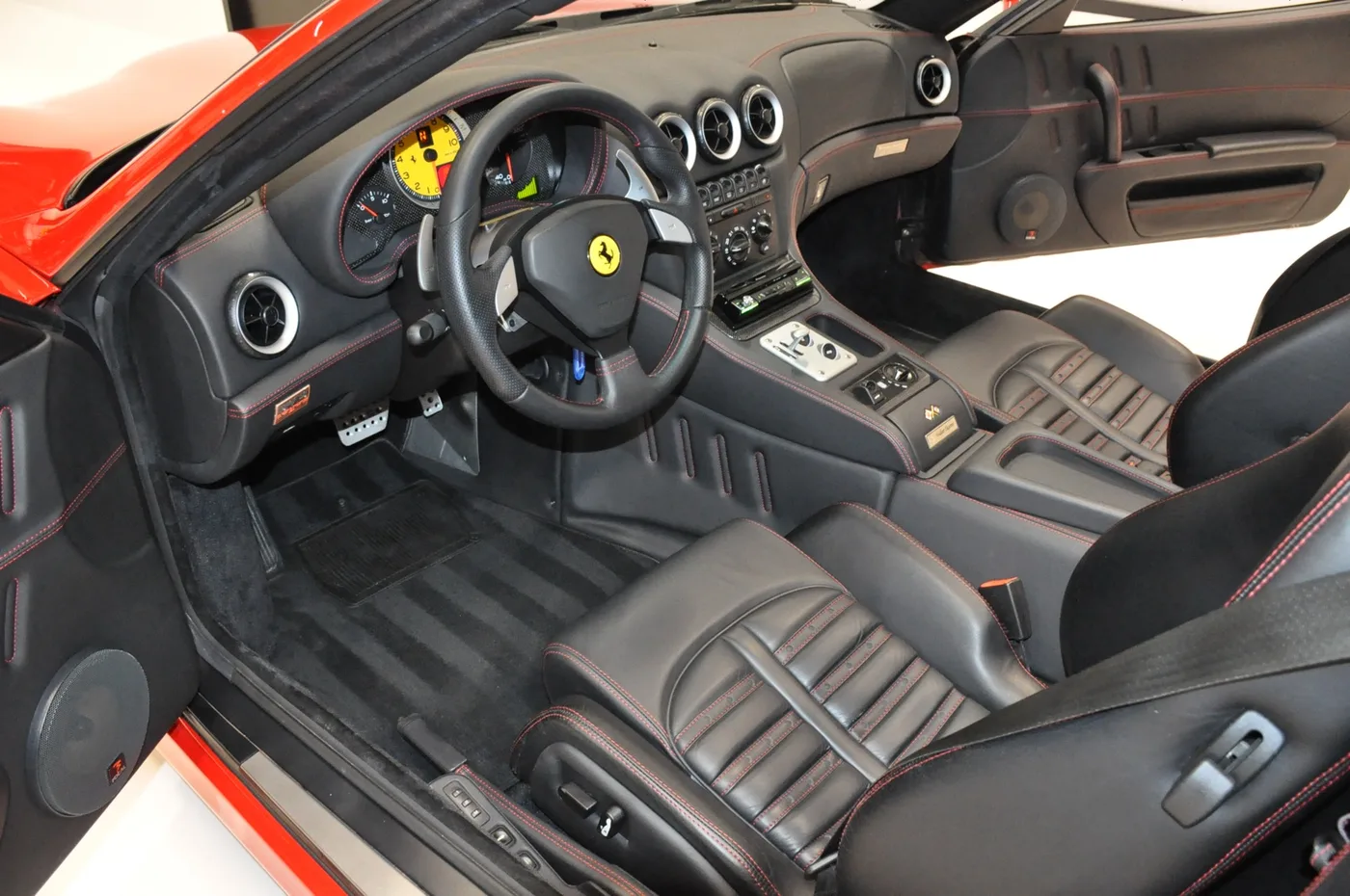 2006 Ferrari 575 Superamerica HGTC angeboten von einem Oldtimerhändler in Alkmaar, Niederlande, Foto 2 von 15