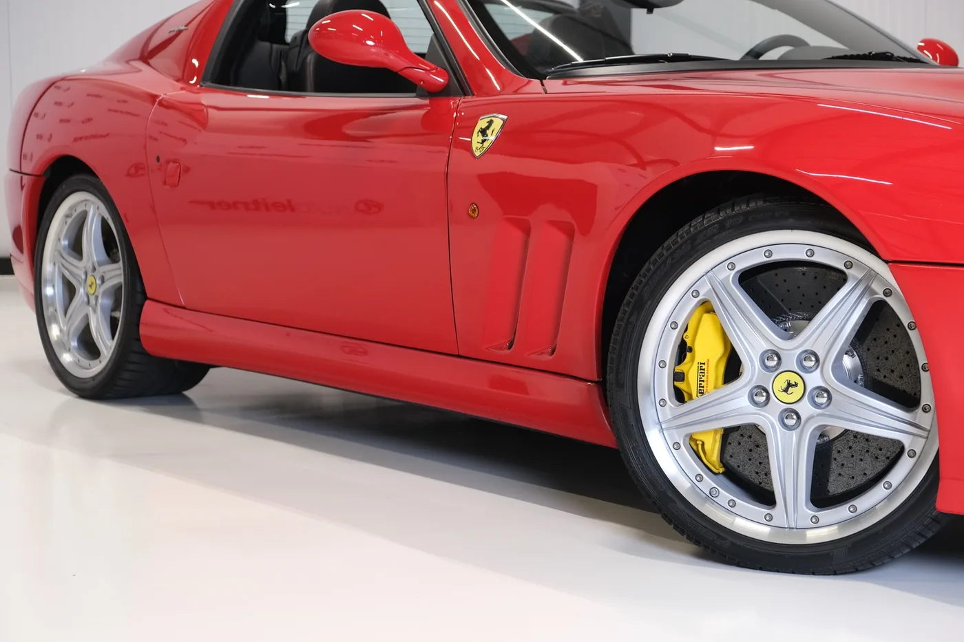 2006 Ferrari 575 Superamerica HGTC angeboten von einem Oldtimerhändler in Alkmaar, Niederlande, Foto 7 von 15