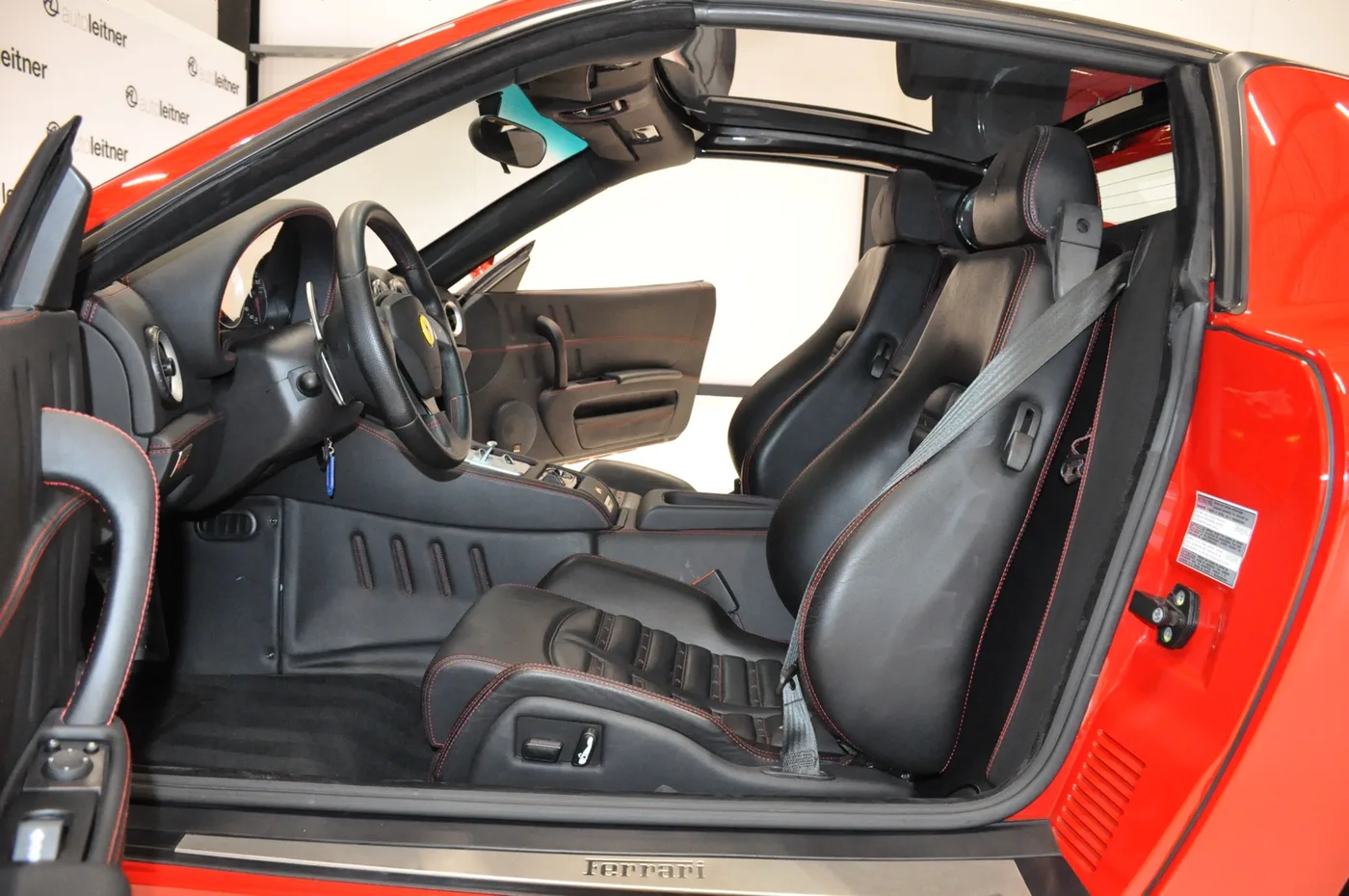 2006 Ferrari 575 Superamerica HGTC angeboten von einem Oldtimerhändler in Alkmaar, Niederlande, Foto 8 von 15