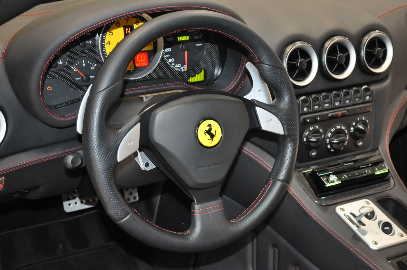 2006 Ferrari 575 Superamerica HGTC angeboten von einem Oldtimerhändler in Alkmaar, Niederlande, Foto 10 von 15
