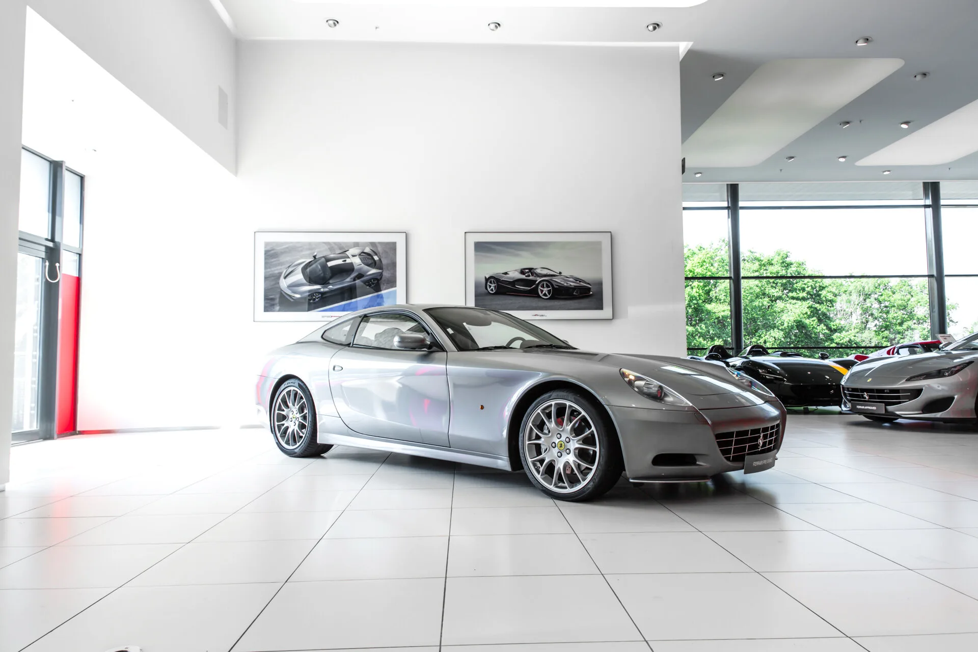 2006 Ferrari 612 Scaglietti proposée par un concessionnaire spécialisé à Hengelo, Pays-Bas, photo principale