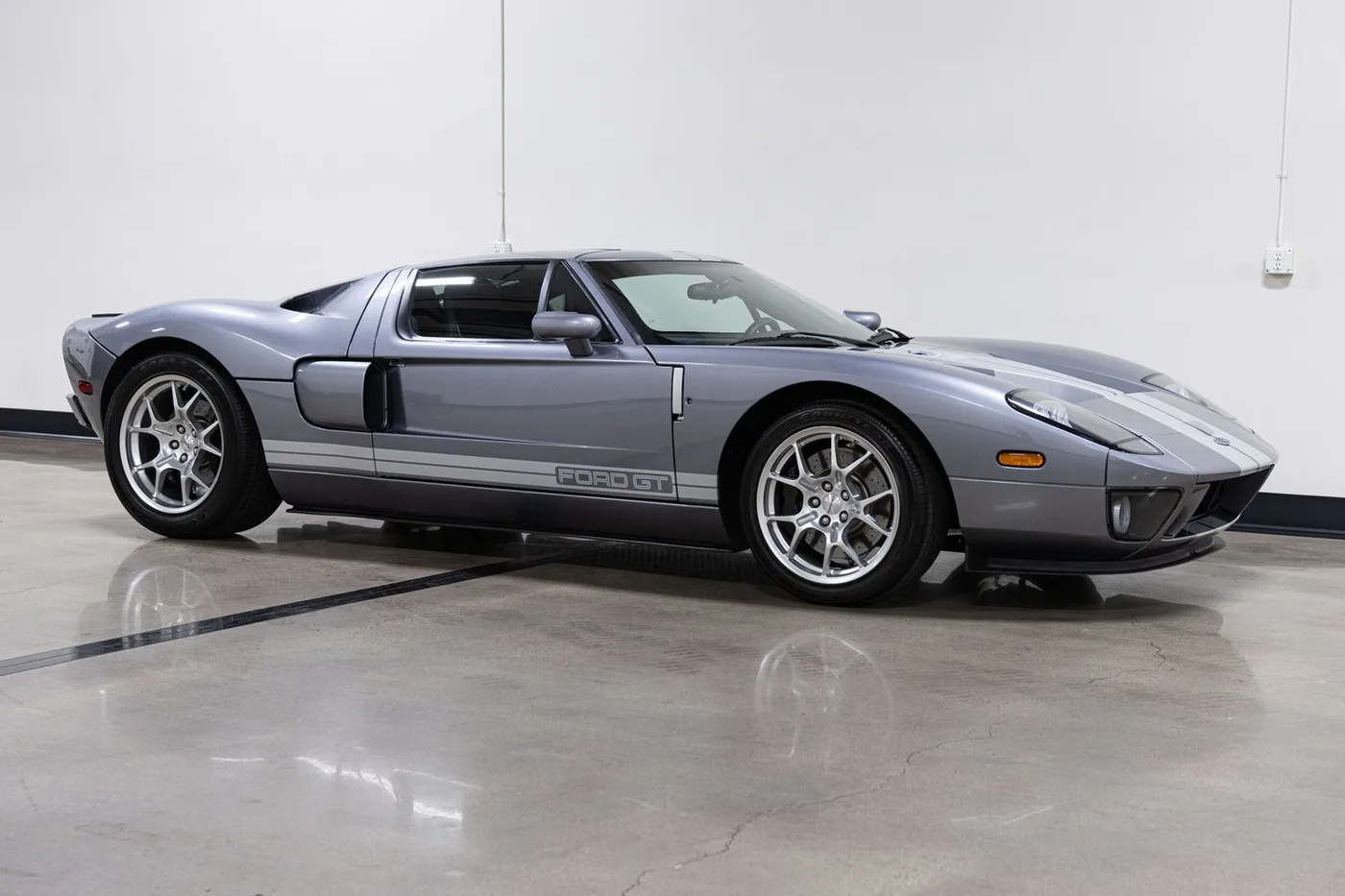2006 Ford GT vendue par un concessionnaire spécialisé à Costa Mesa, États-Unis, photo 10 sur 15