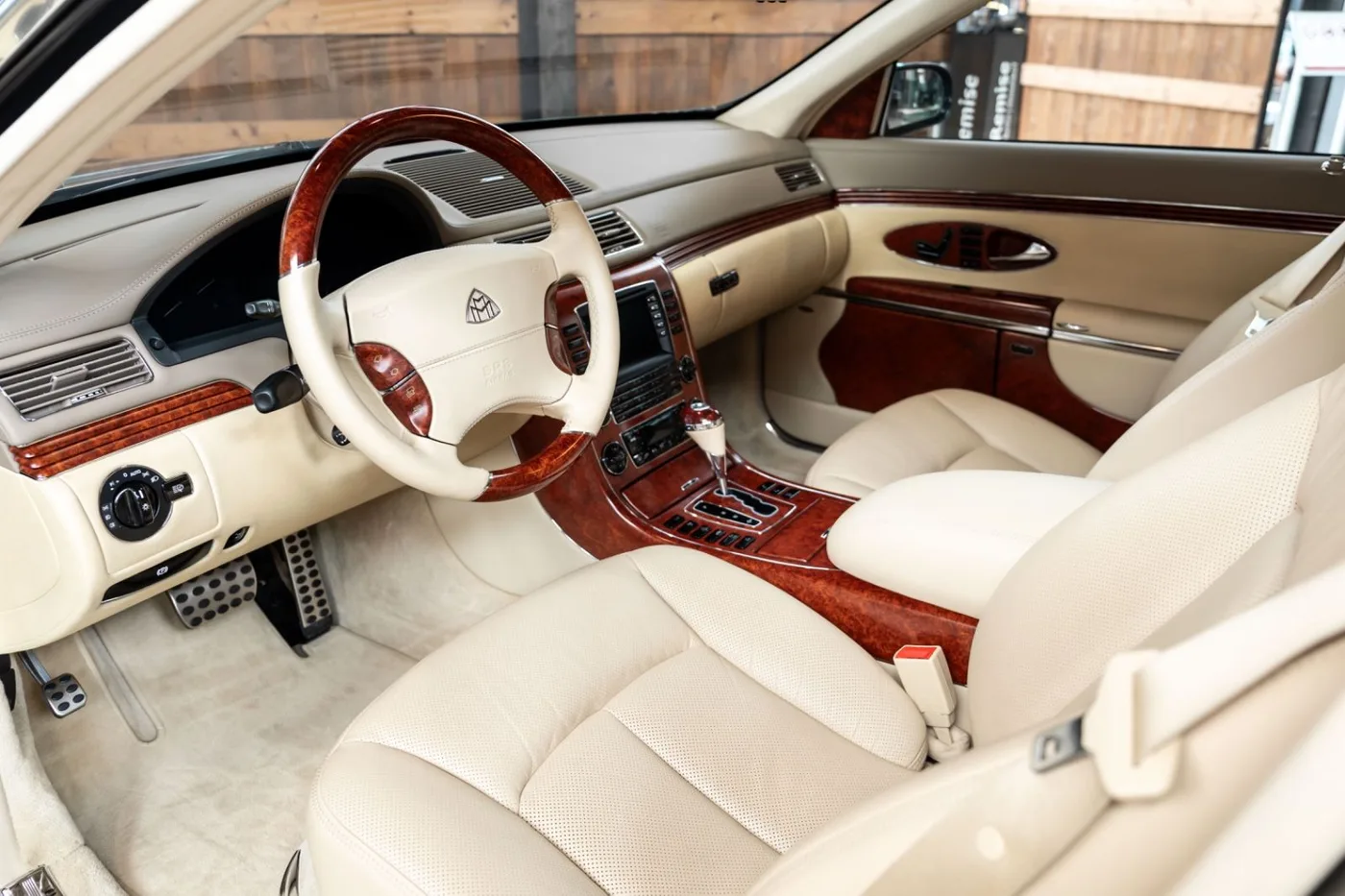 2006 Maybach 57 proposée par un concessionnaire spécialisé à Neuss, Allemagne, photo 8 sur 10