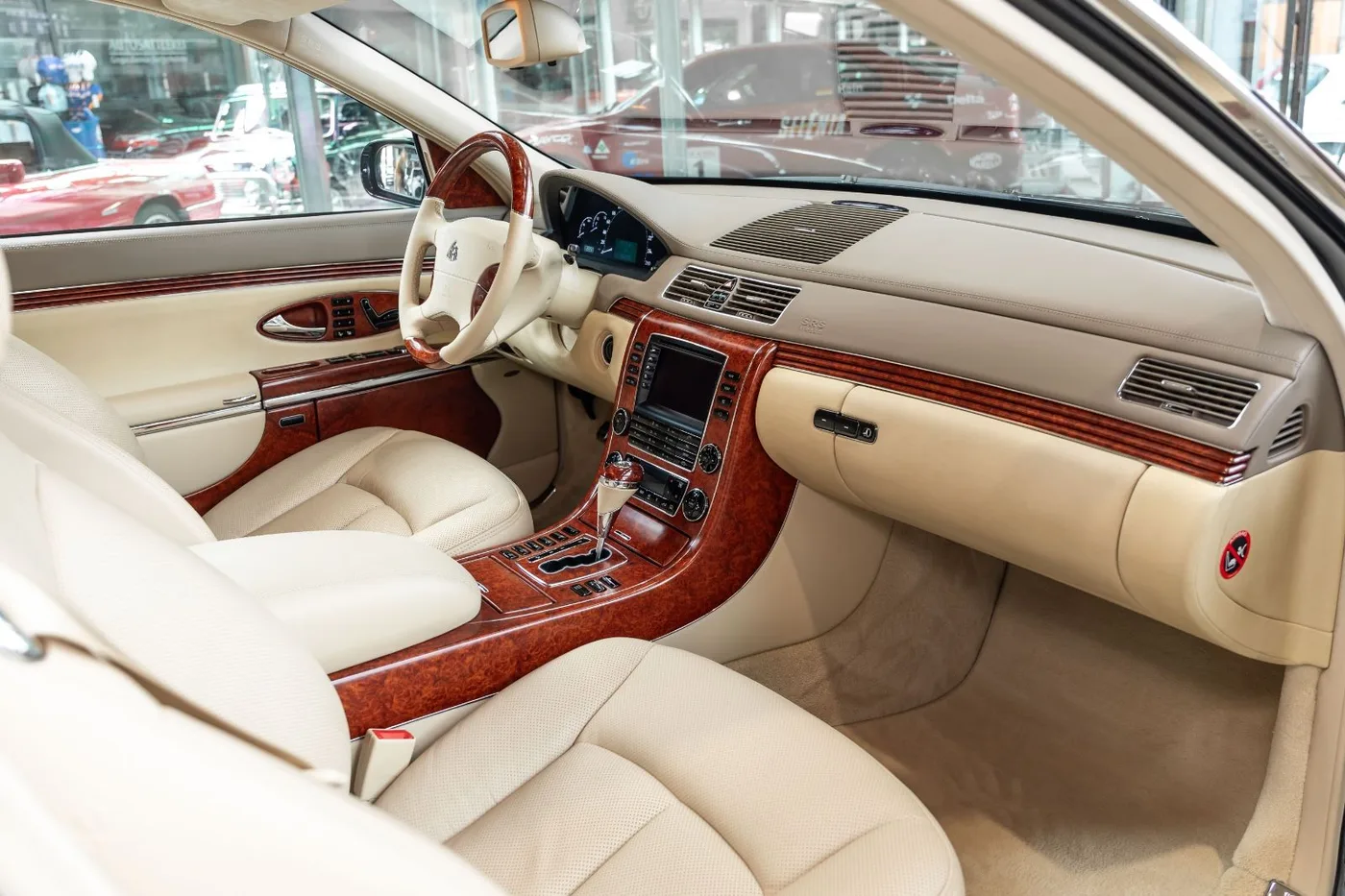 2006 Maybach 57 proposée par un concessionnaire spécialisé à Neuss, Allemagne, photo 9 sur 10