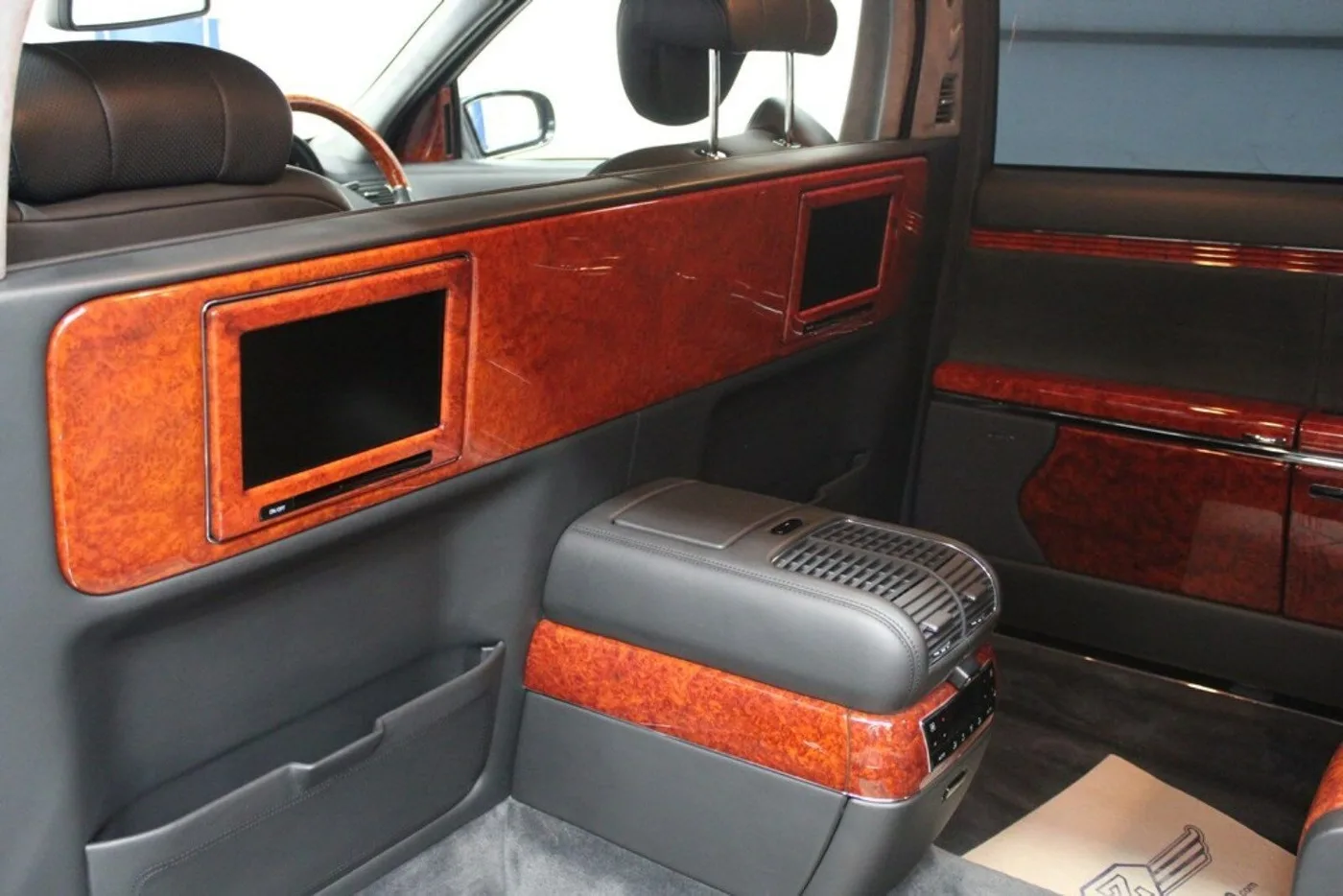 2006 Maybach 62 proposée par un concessionnaire spécialisé à Nuremberg, Allemagne, photo 4 sur 15