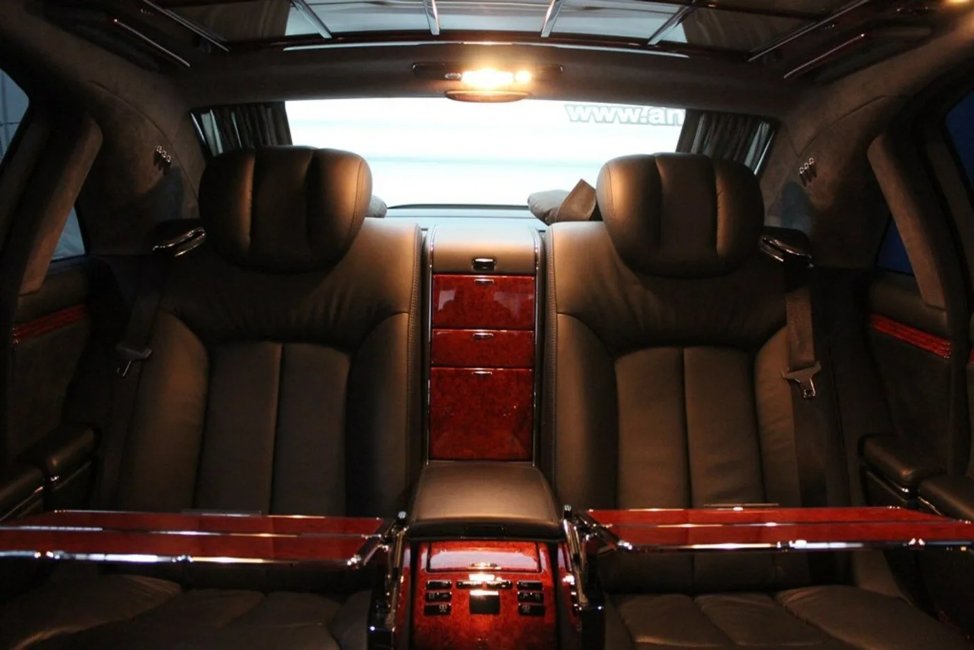 2006 Maybach 62 proposée par un concessionnaire spécialisé à Nuremberg, Allemagne, photo 5 sur 15