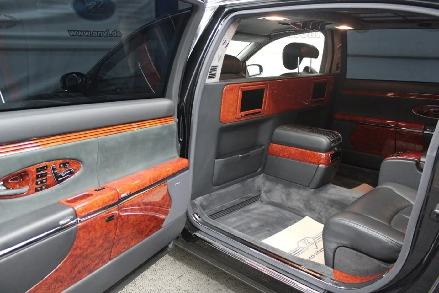2006 Maybach 62 proposée par un concessionnaire spécialisé à Nuremberg, Allemagne, photo 8 sur 15