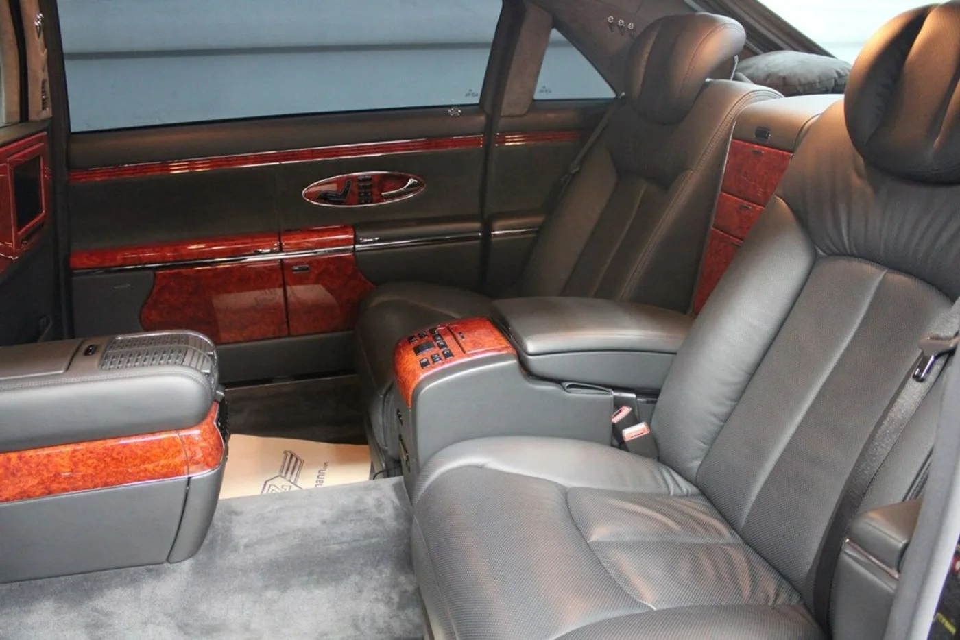 2006 Maybach 62 proposée par un concessionnaire spécialisé à Nuremberg, Allemagne, photo 9 sur 15