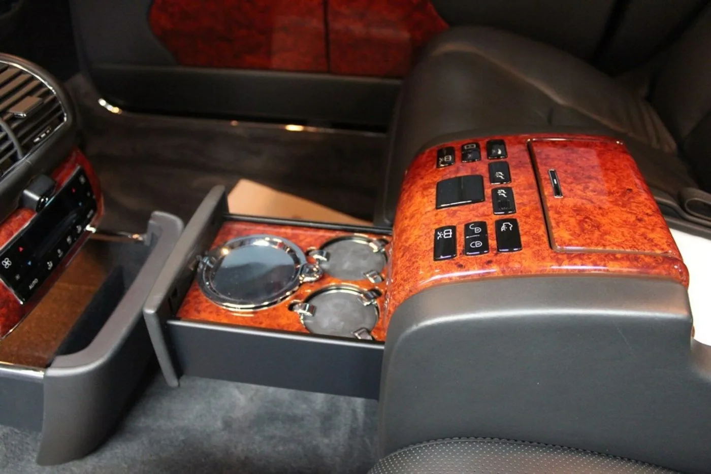 2006 Maybach 62 proposée par un concessionnaire spécialisé à Nuremberg, Allemagne, photo 14 sur 15