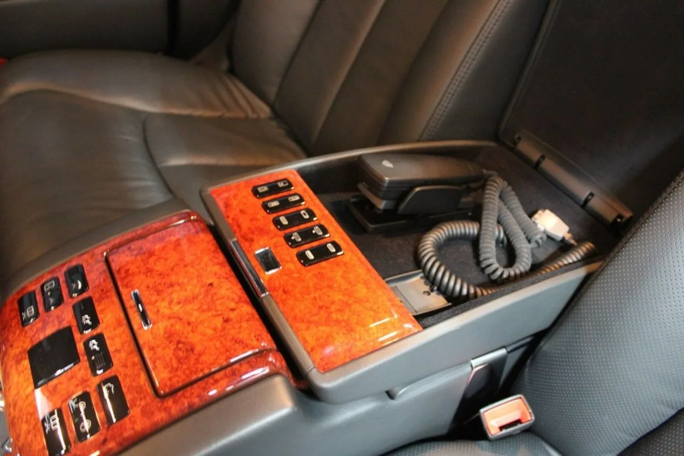 2006 Maybach 62 proposée par un concessionnaire spécialisé à Nuremberg, Allemagne, photo 15 sur 15