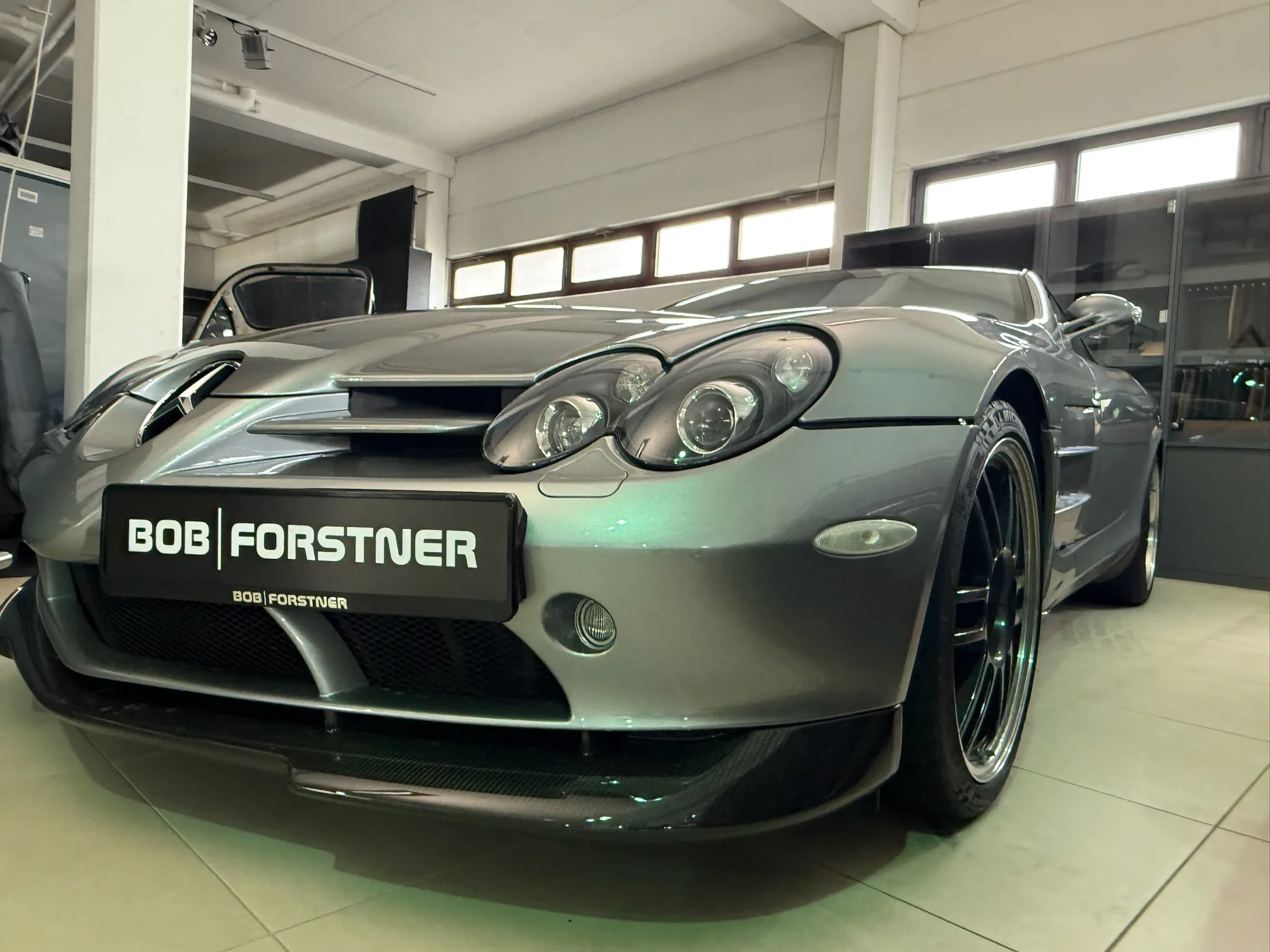 2006 Mercedes-Benz SLR McLaren 722 Edition proposée par un concessionnaire spécialisé à London, Royaume-Uni, photo principale