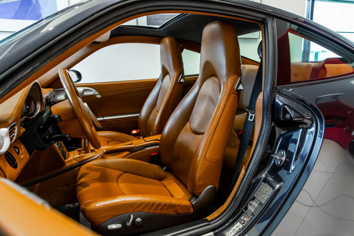 2006 Porsche 911 Carrera 4S manual proposée par un concessionnaire spécialisé à Hengelo, Pays-Bas, photo 5 sur 15