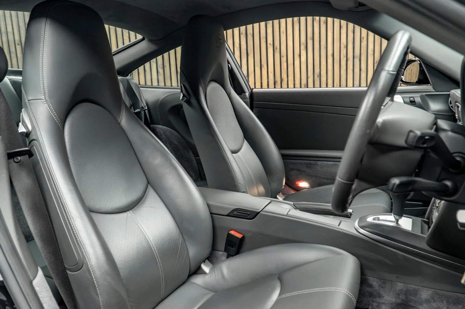 2006 Porsche 911 Carrera 4S, 2/30
