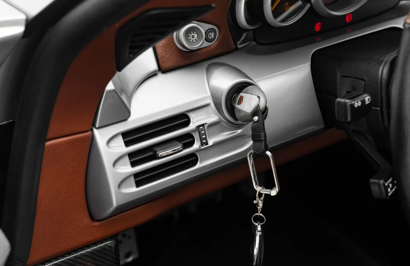 2006 Porsche Carrera GT angeboten von einem Fachhändler in Dubai, Vereinigte Arabische Emirate, Foto 9 von 10