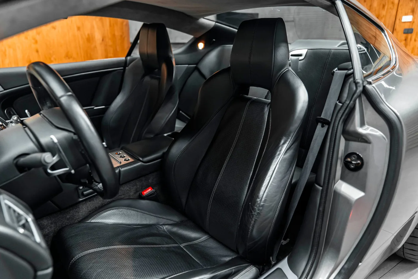2007 Aston Martin DB9 offered by a specialist dealer in Bratislava, Slovakia, photo 8 of 15