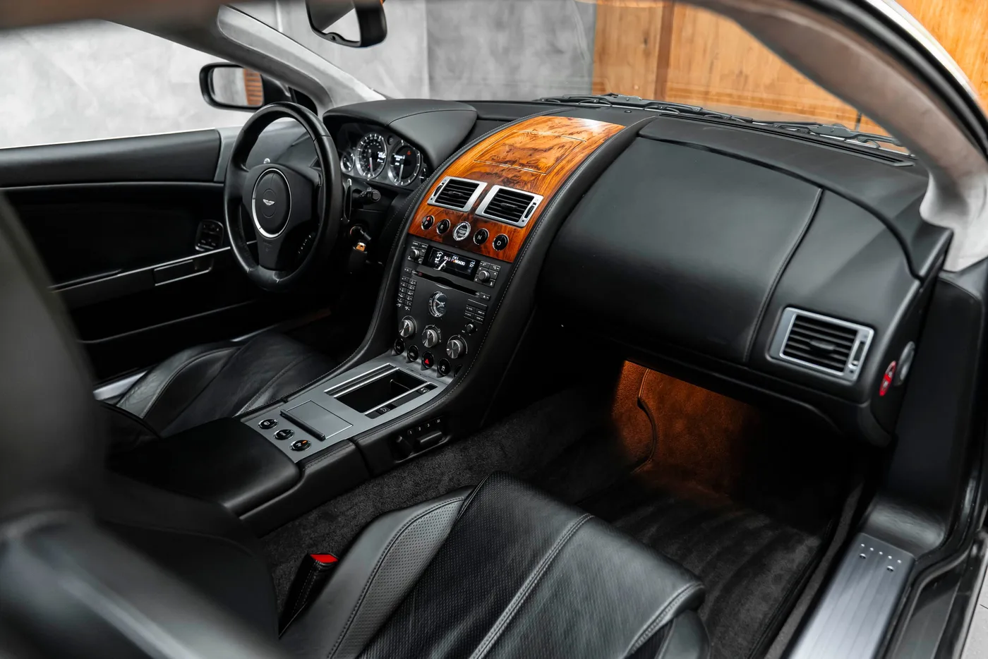 2007 Aston Martin DB9 offered by a specialist dealer in Bratislava, Slovakia, photo 9 of 15