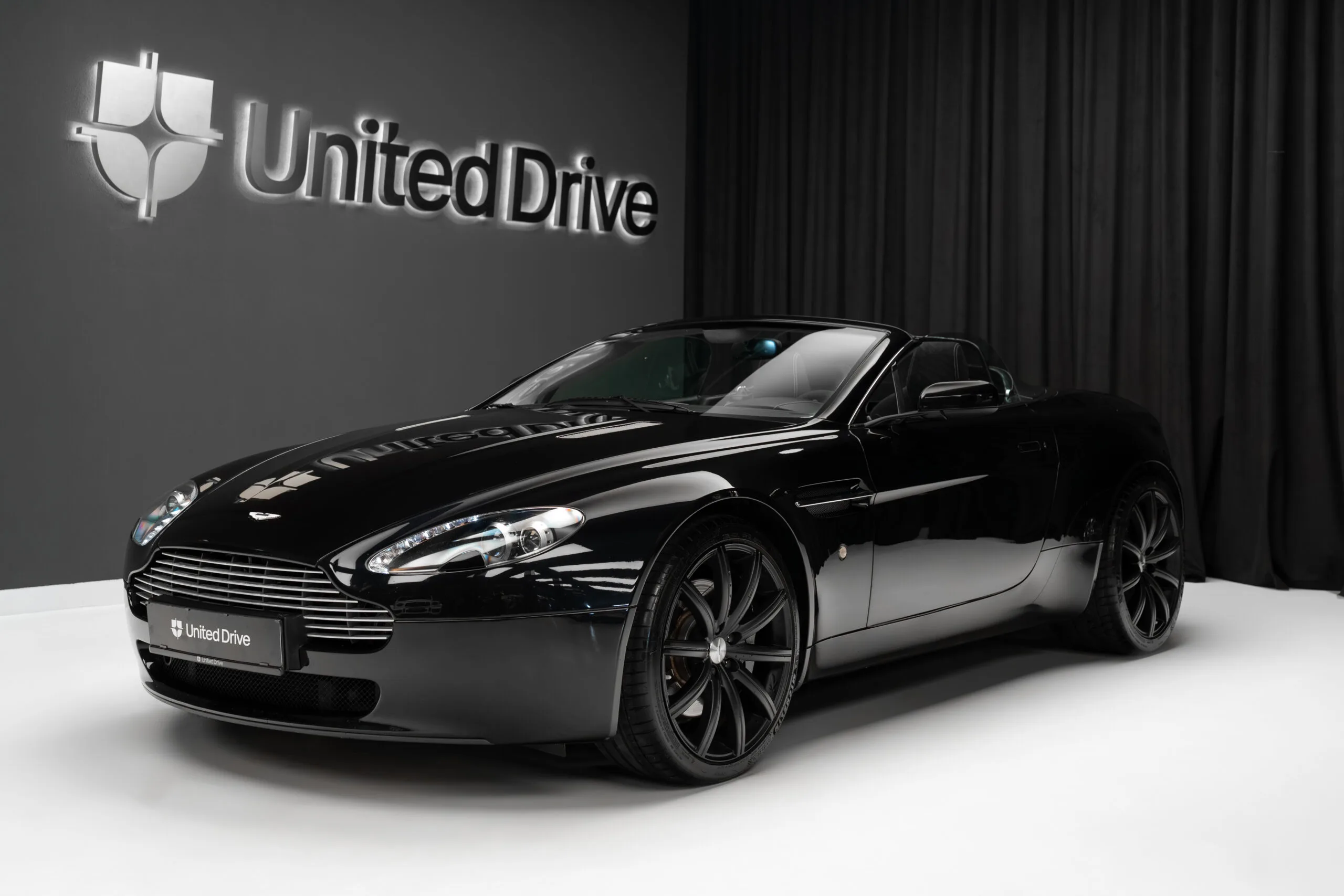 2007 Aston Martin V8 Vantage Roadster angeboten von einem Fachhändler in Voluntari, Rumänien, Hauptfoto