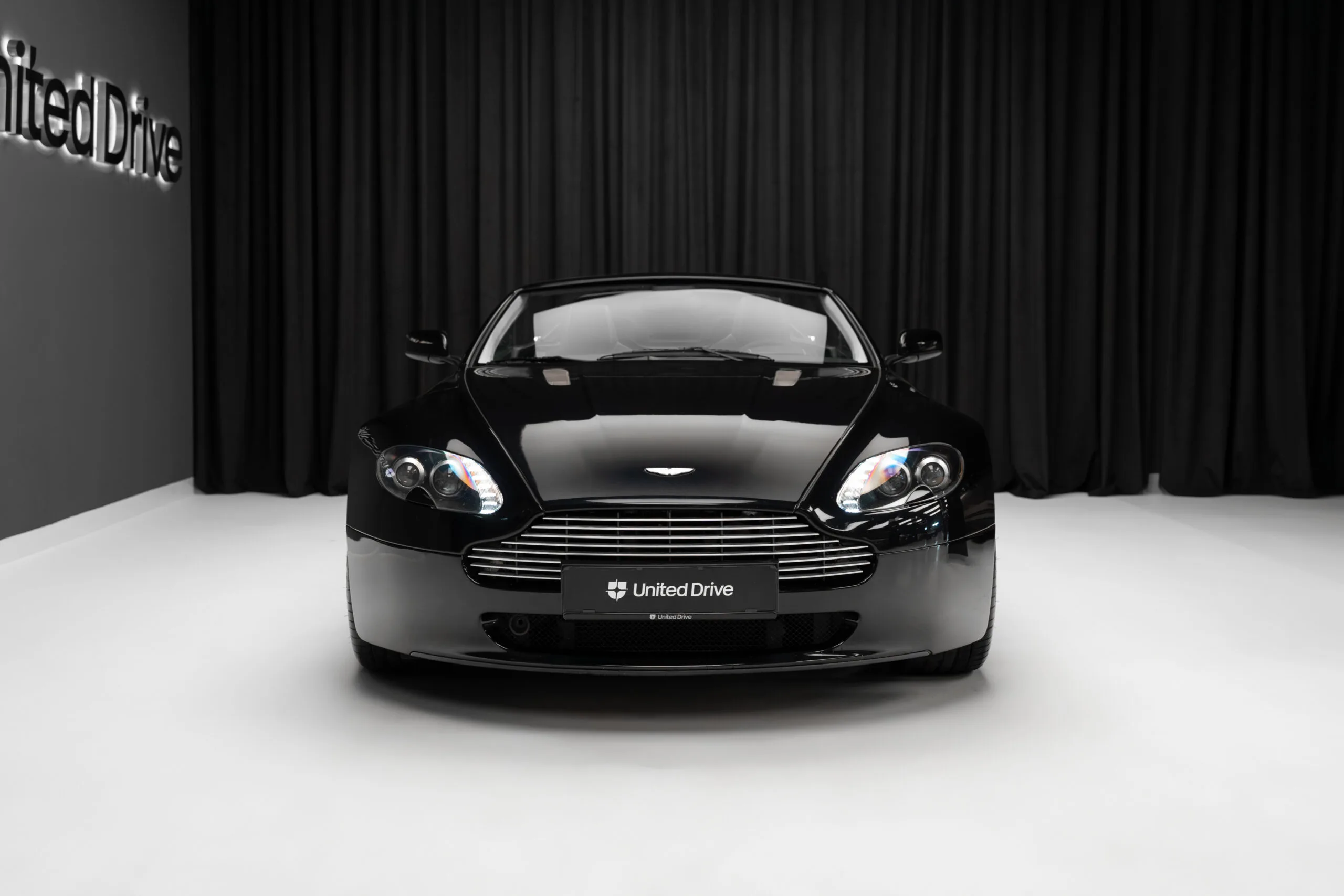 2007 Aston Martin V8 Vantage Roadster, 2/30