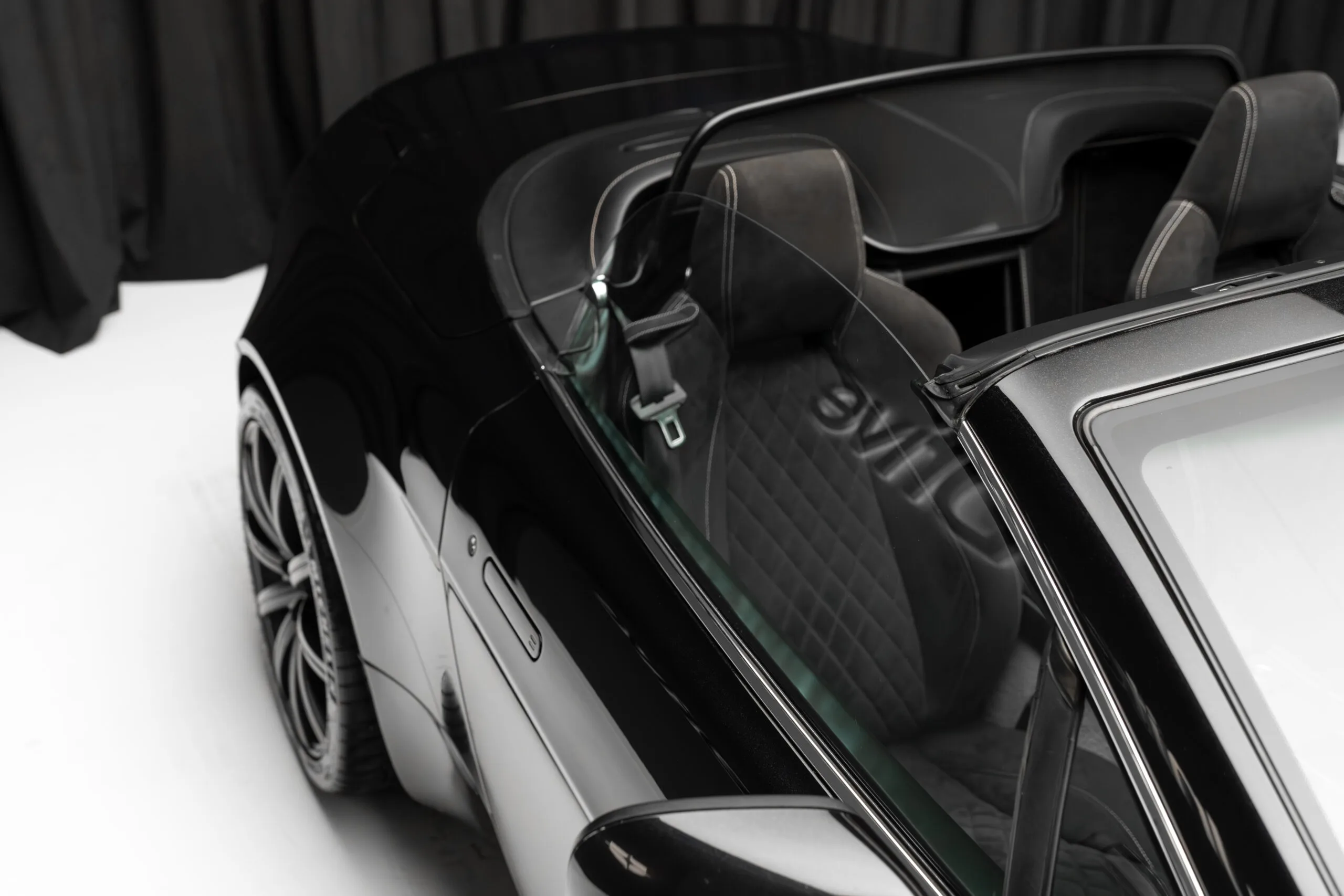 2007 Aston Martin V8 Vantage Roadster, 4/30