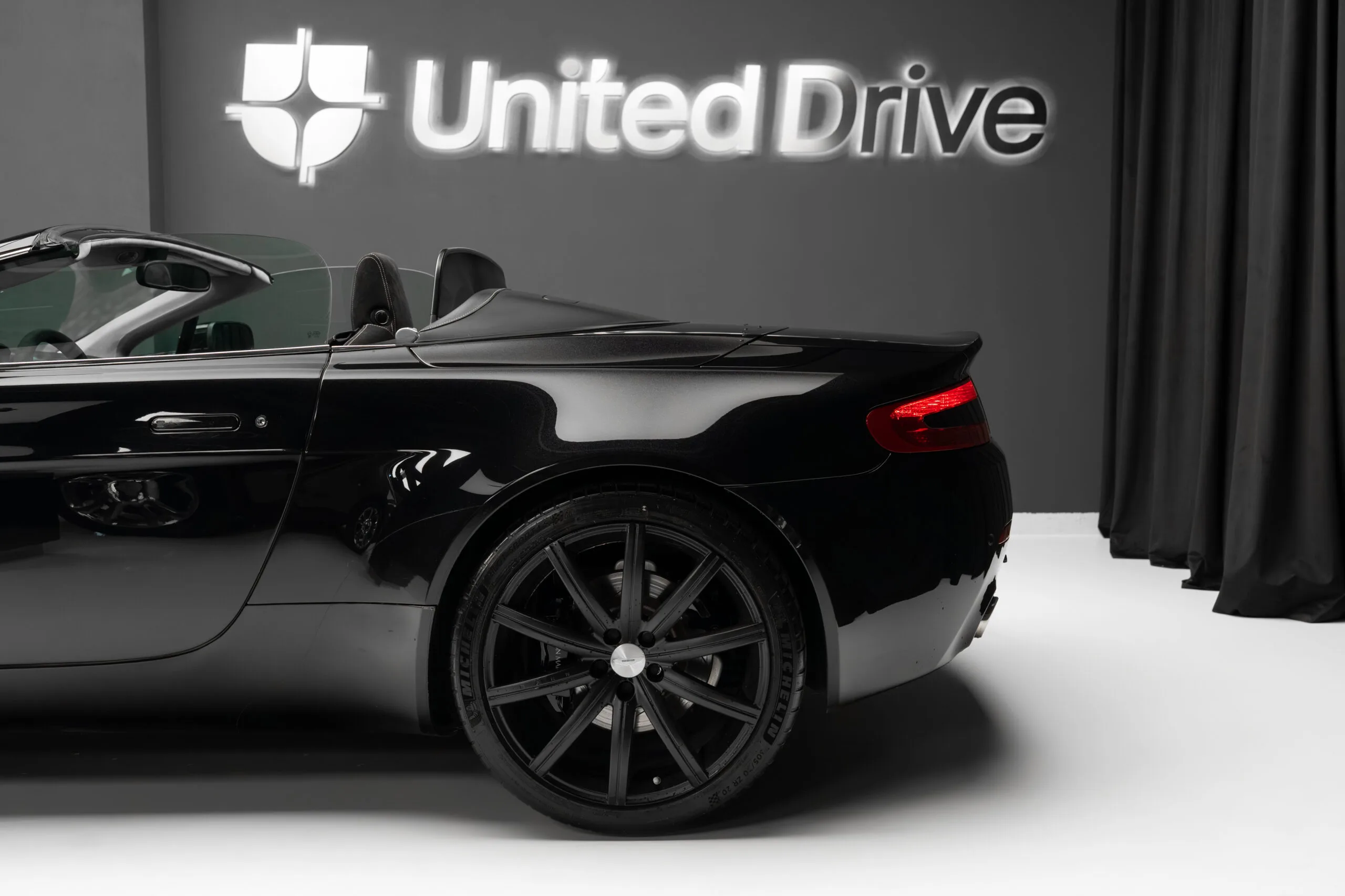 2007 Aston Martin V8 Vantage Roadster, 9/30