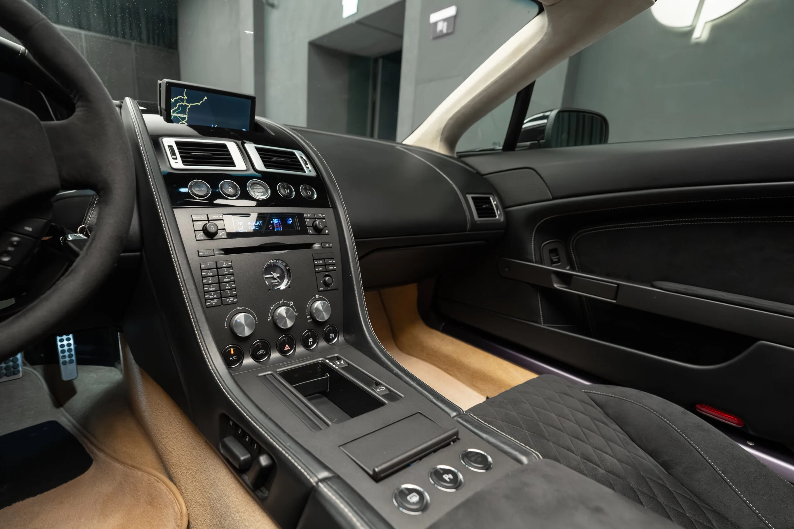 2007 Aston Martin V8 Vantage Roadster, 22/30