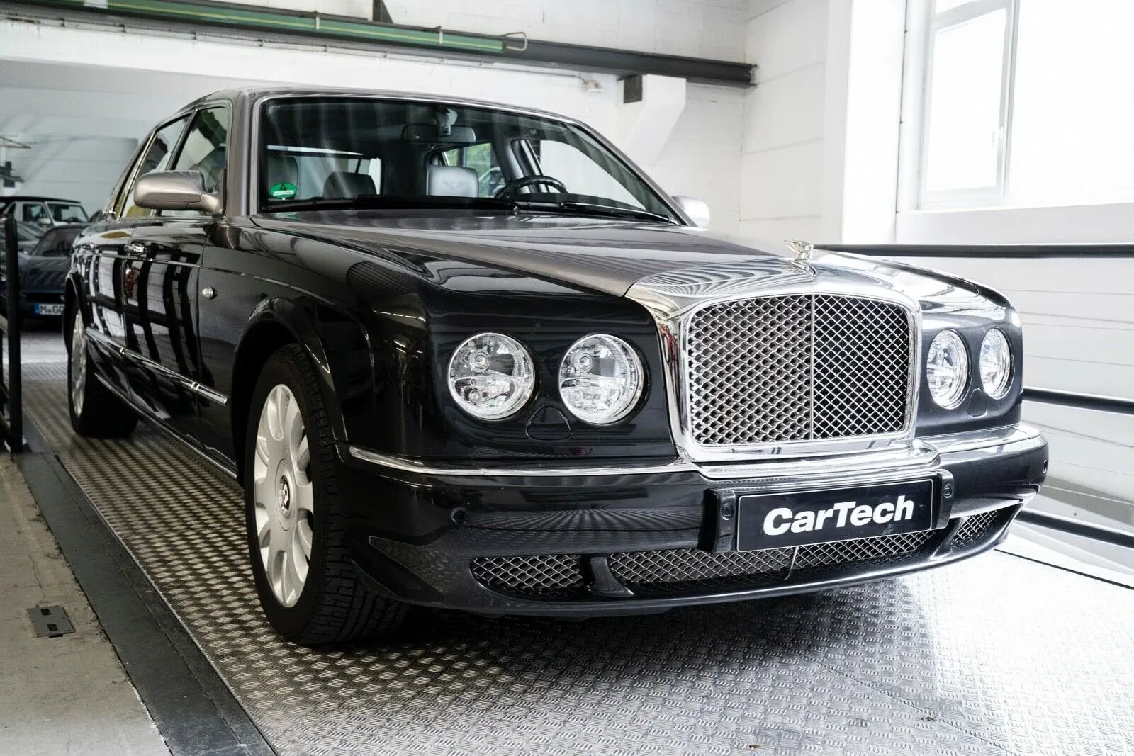 2007 Bentley Arnage RL offered by a specialist dealer in Ismaning, Germany, main photo