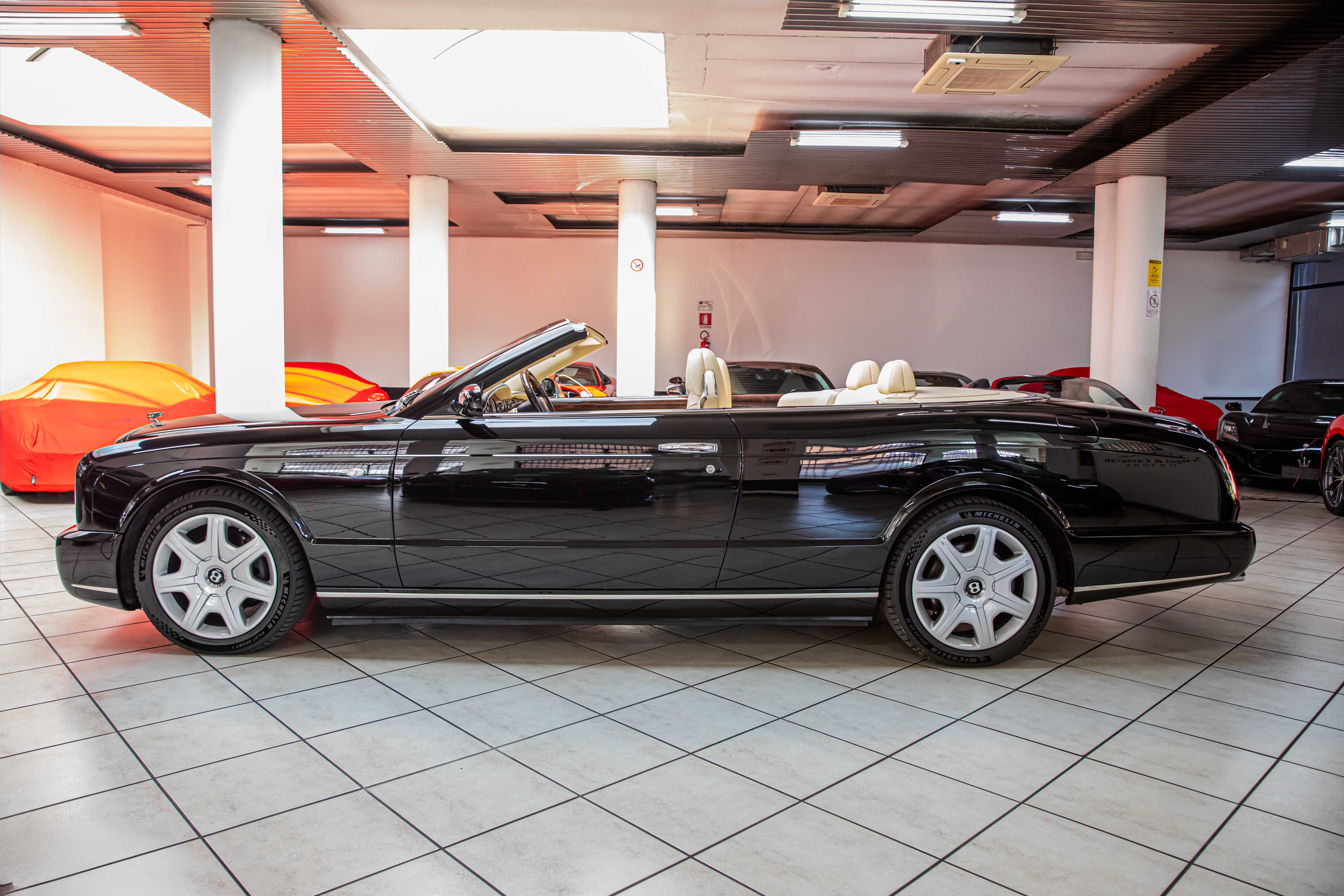 2007 Bentley Azure Mulliner proposée par un concessionnaire spécialisé à Milan, Italie, photo 11 sur 20