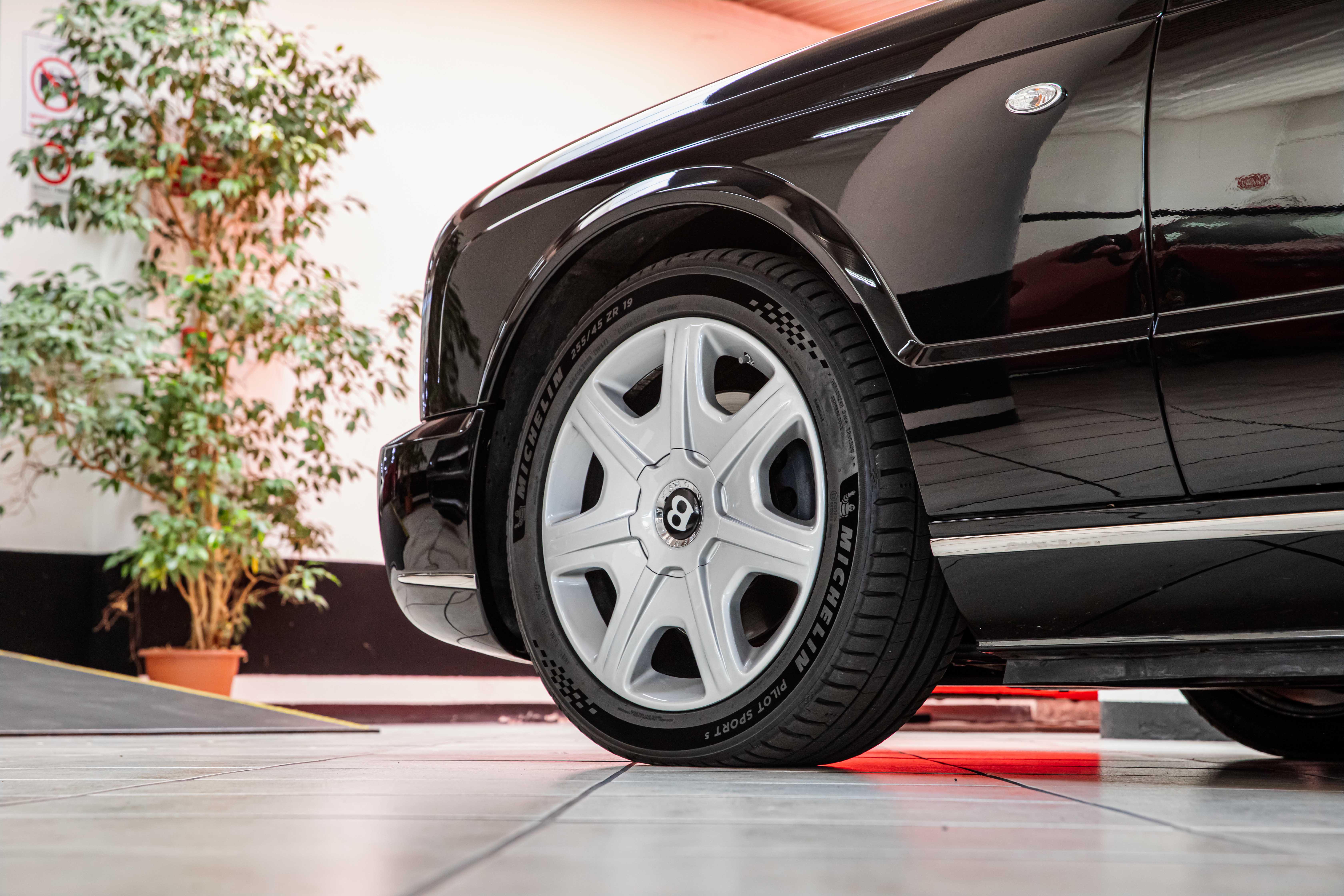 2007 Bentley Azure Mulliner proposée par un concessionnaire spécialisé à Milan, Italie, photo 15 sur 20
