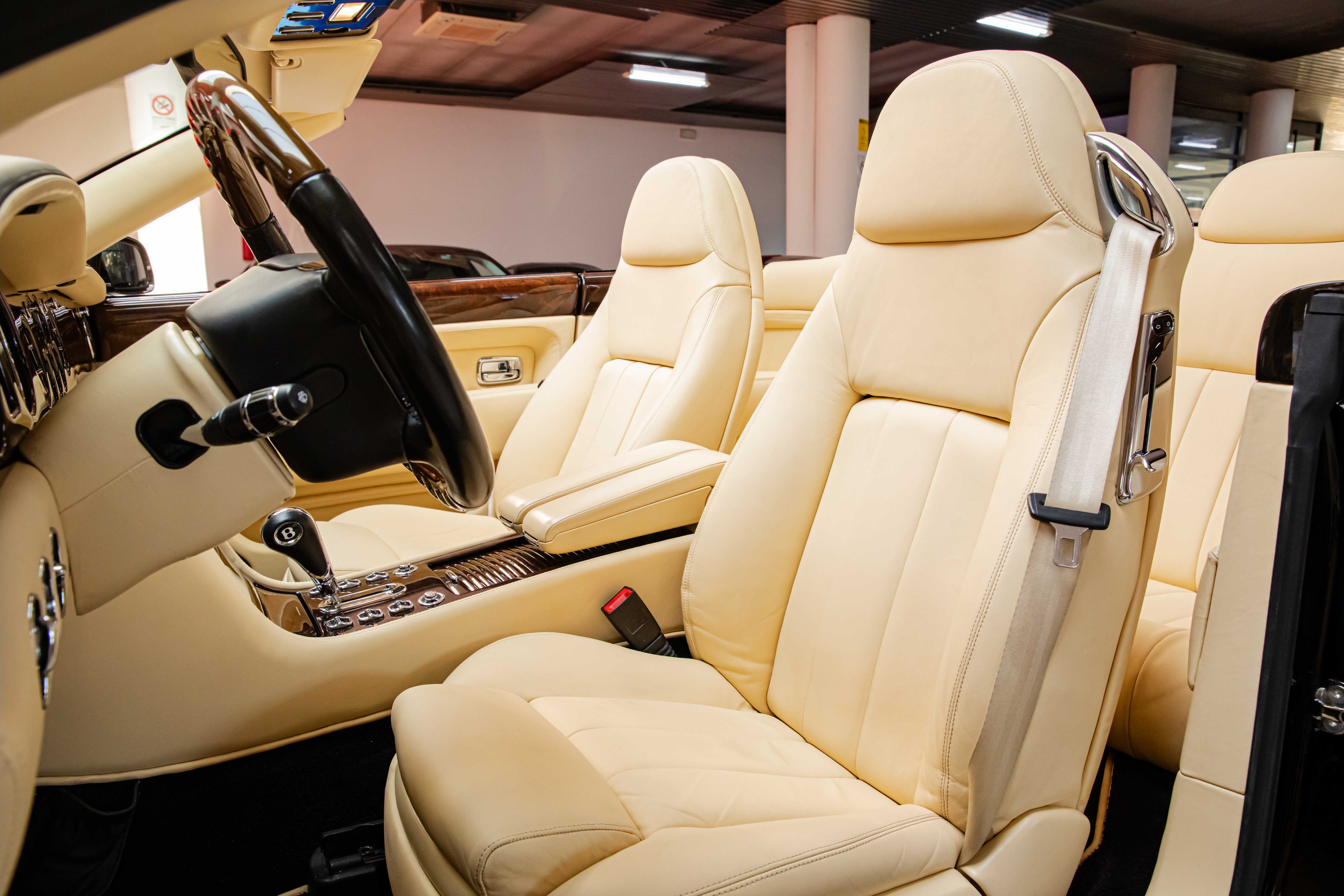 2007 Bentley Azure Mulliner proposée par un concessionnaire spécialisé à Milan, Italie, photo 17 sur 20