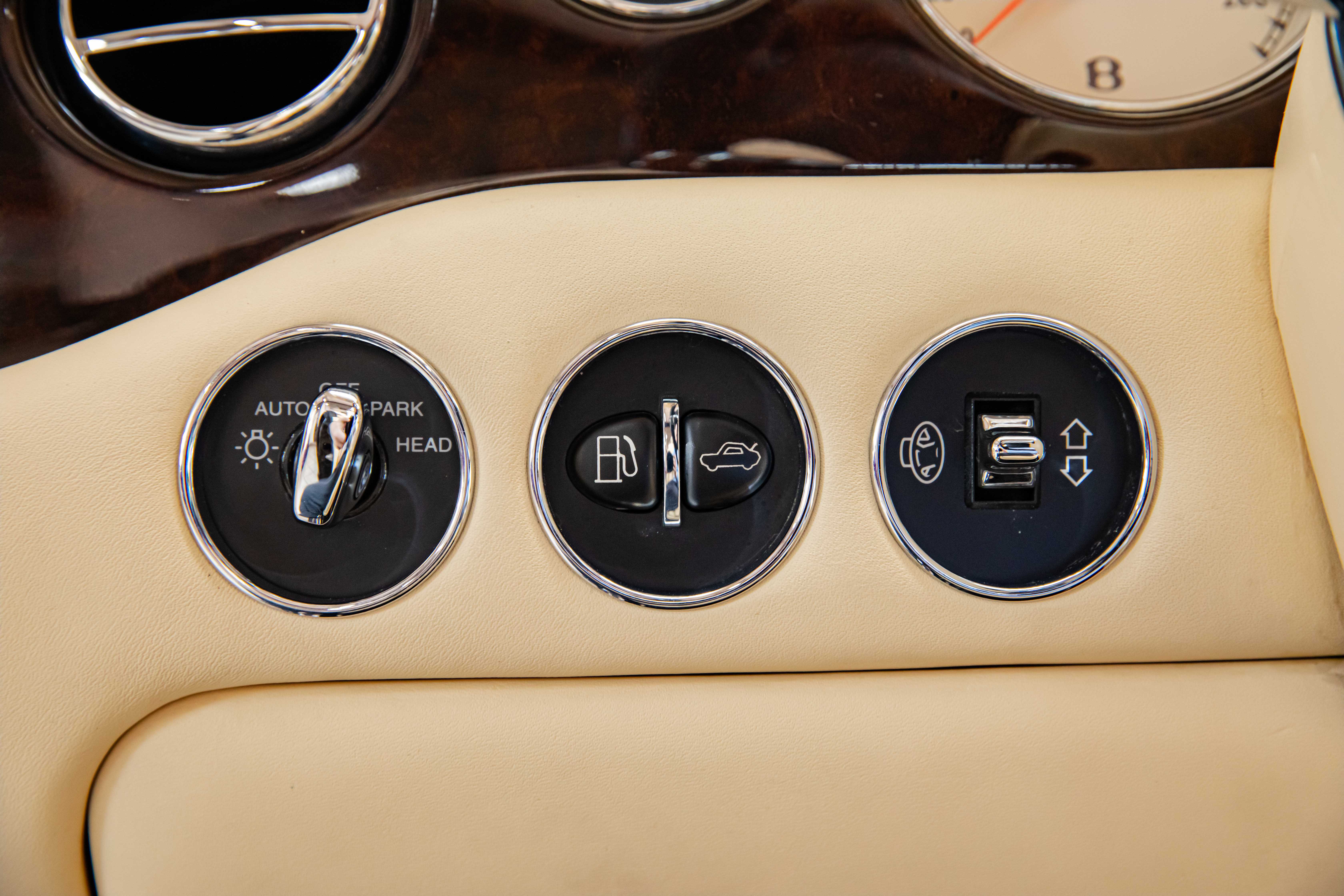 2007 Bentley Azure Mulliner proposée par un concessionnaire spécialisé à Milan, Italie, photo 20 sur 20