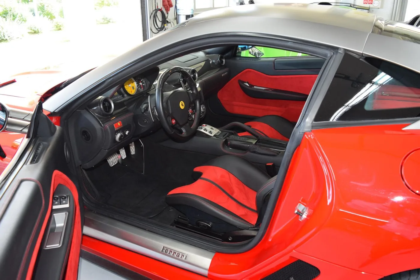 2007 Ferrari 599 GTB Fiorano F1 proposée par un concessionnaire spécialisé à Pfaffenhofen an der Ilm, Allemagne, photo 2 sur 15
