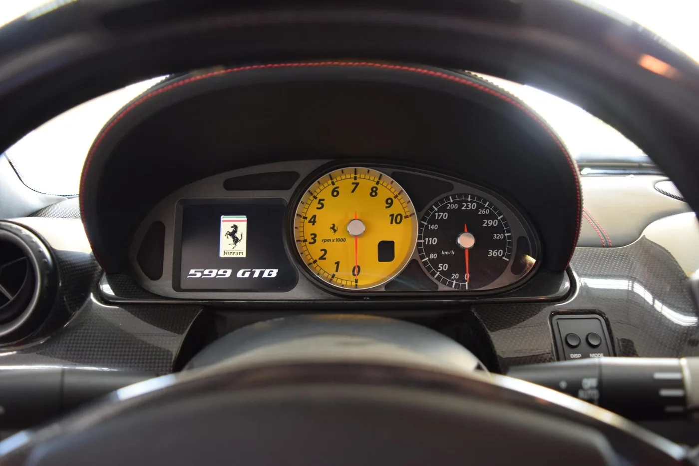 2007 Ferrari 599 GTB Fiorano F1 proposée par un concessionnaire spécialisé à Pfaffenhofen an der Ilm, Allemagne, photo 9 sur 15