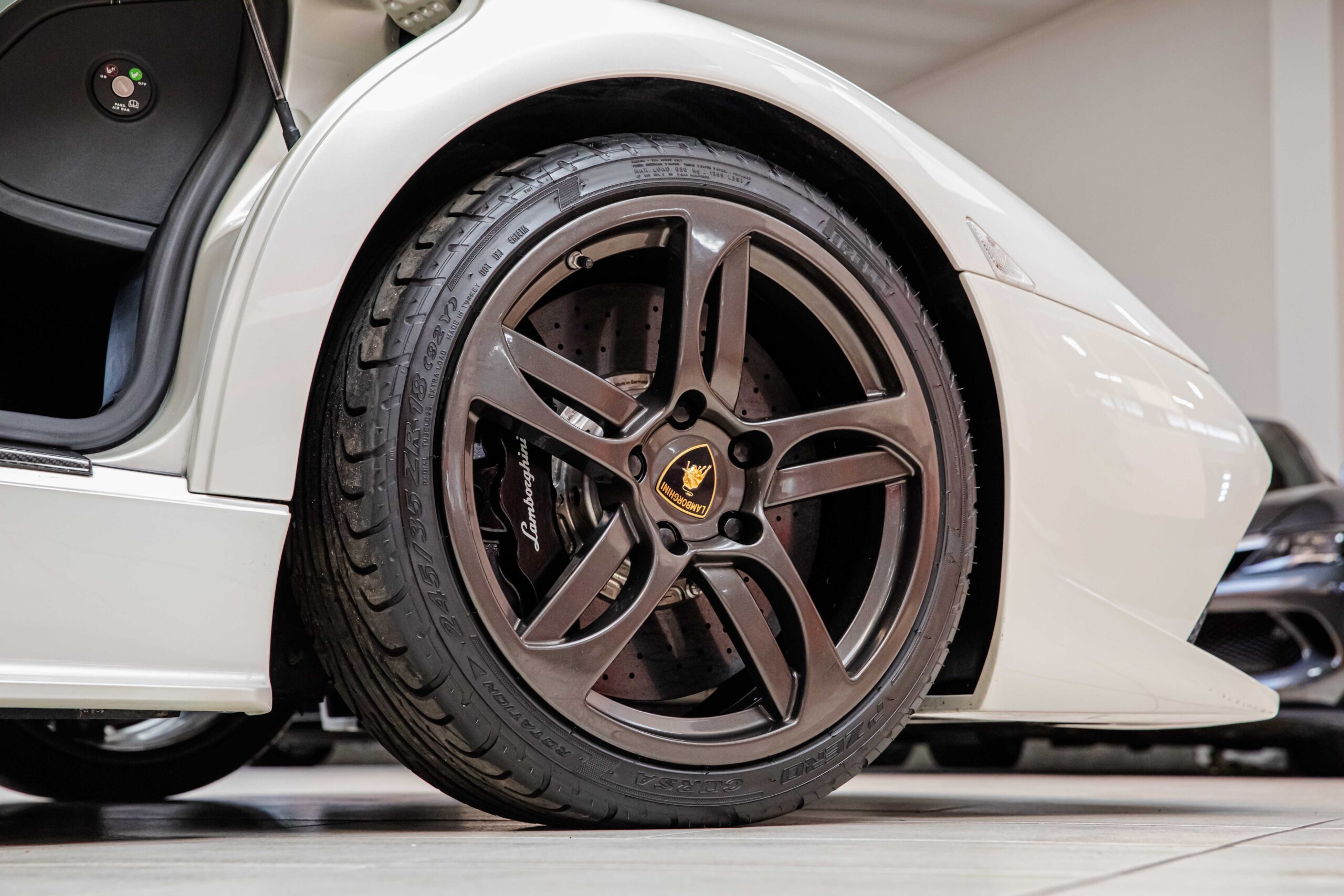 2007 Lamborghini Murciélago LP 640 Roadster proposée par un concessionnaire spécialisé à Milan, Italie, photo 3 sur 20
