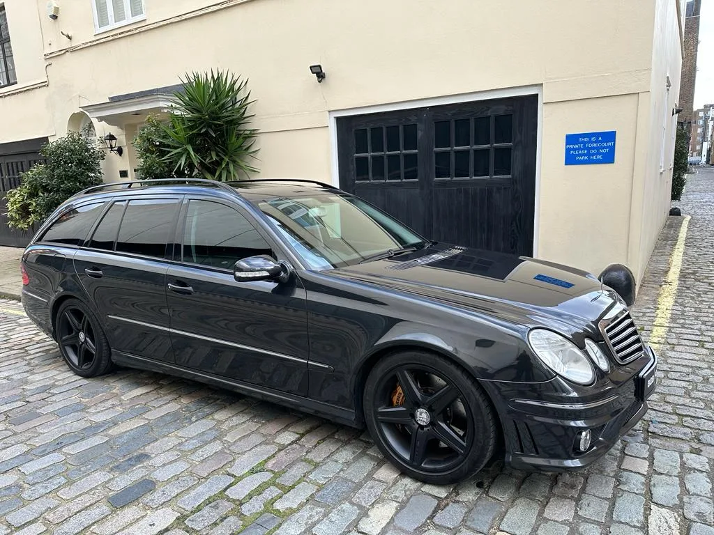 2007 Mercedes-AMG E 63 Estate proposée par un concessionnaire spécialisé à London, Royaume-Uni, photo principale