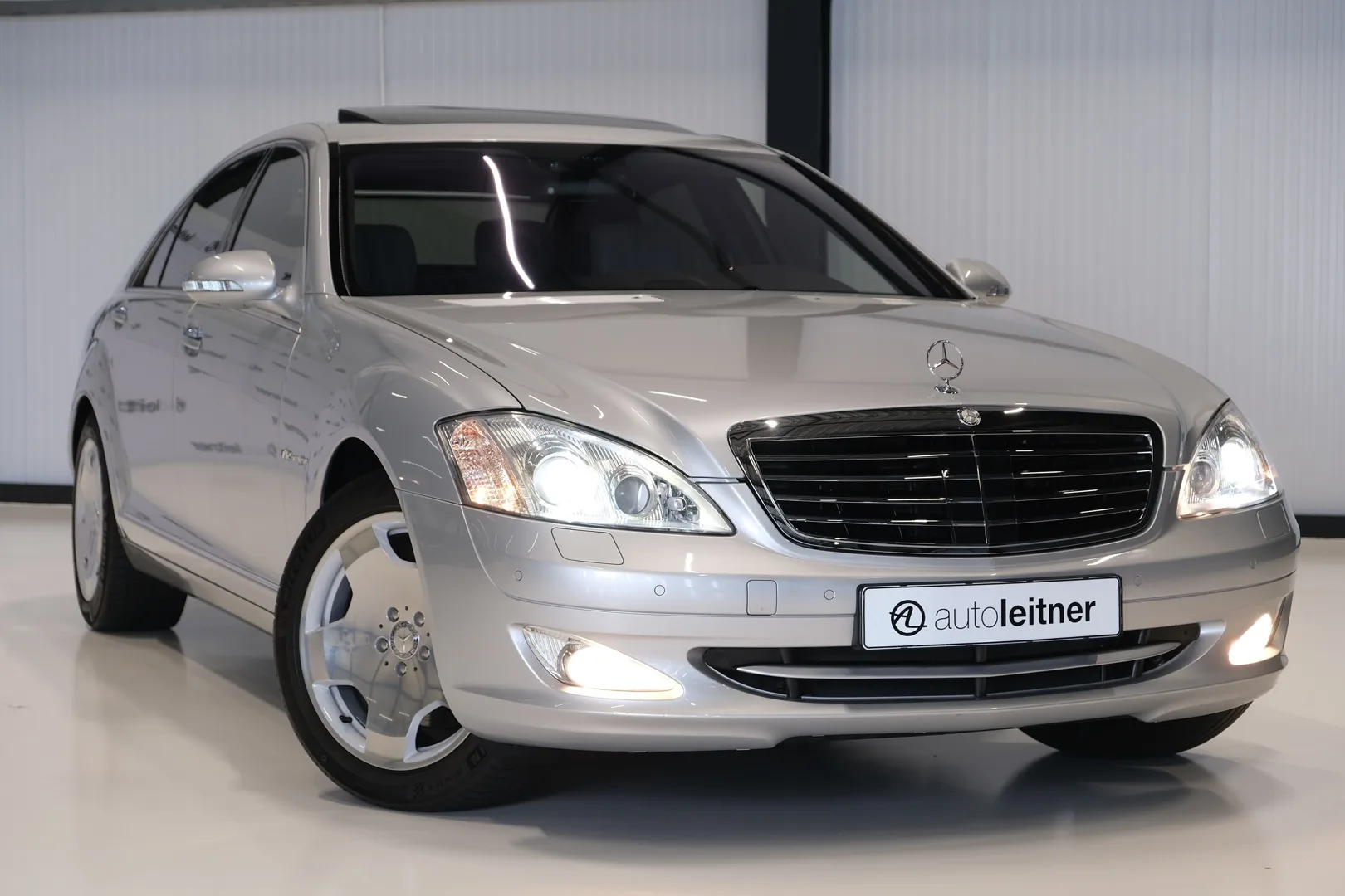 2007 Mercedes-Benz S 600 Lang offered by a specialist dealer in Alkmaar, Netherlands, main photo