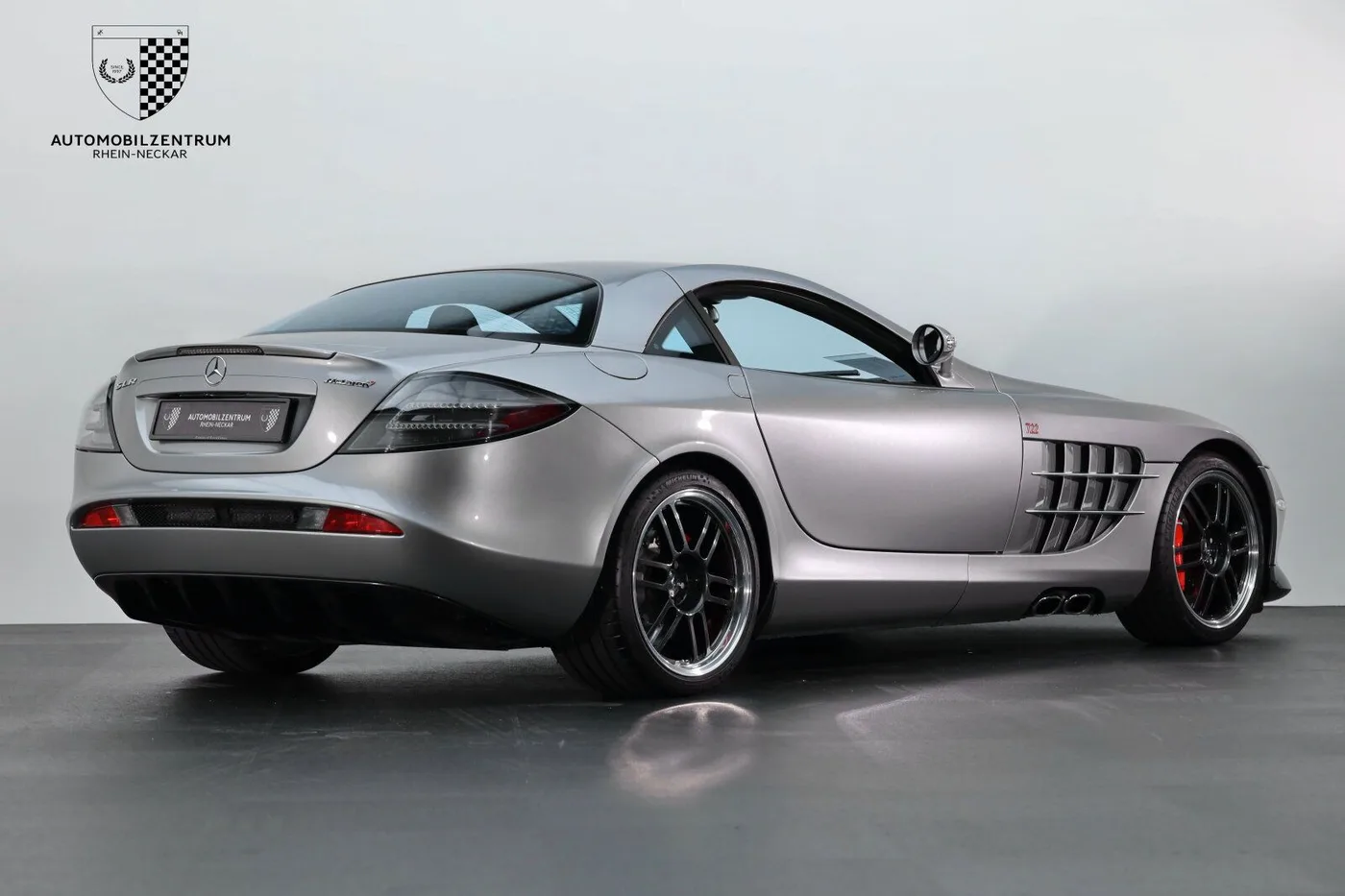 2007 Mercedes-Benz SLR McLaren 722 Edition offered by a supercar dealer in Viernheim, Germany, photo 7 of 25