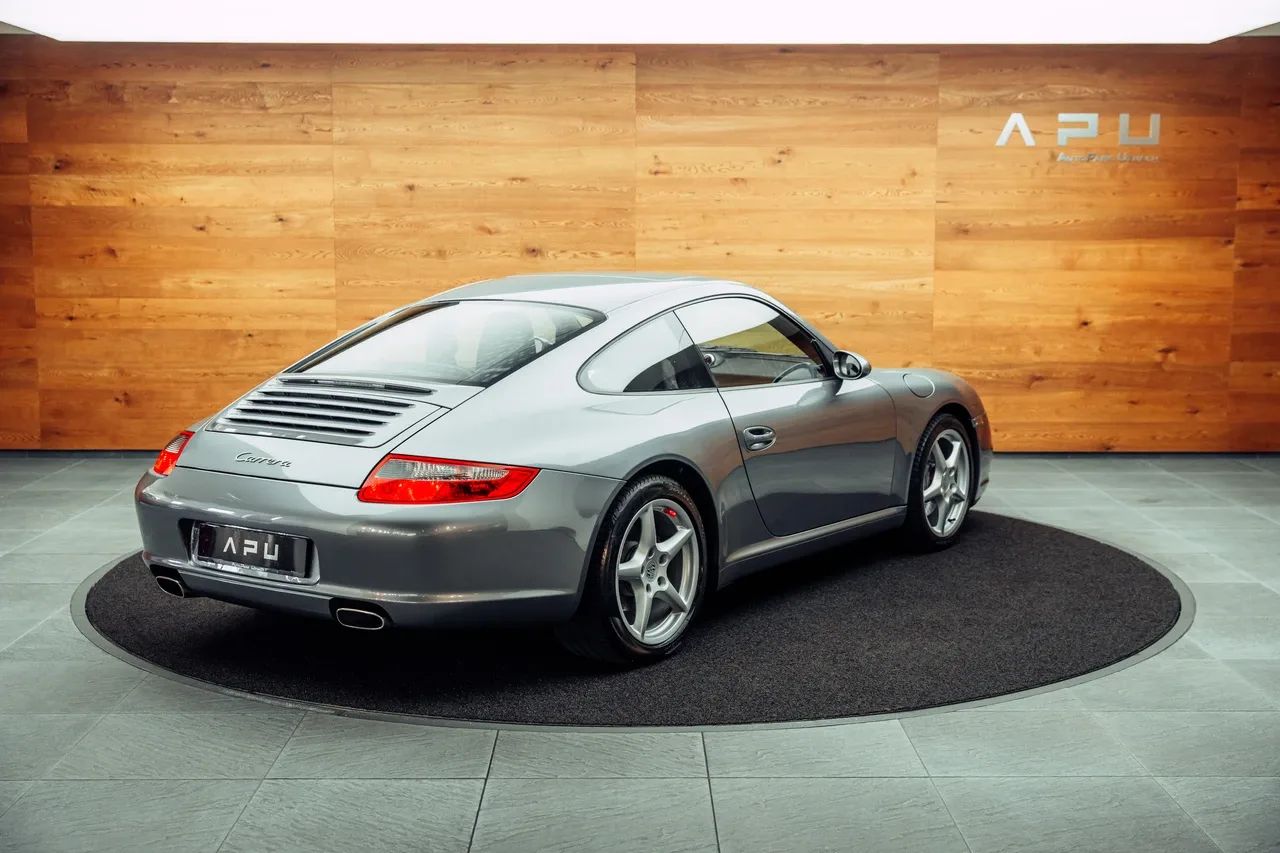 2007 Porsche 911 Carrera proposée par un concessionnaire spécialisé à Uznach, Suisse, photo principale