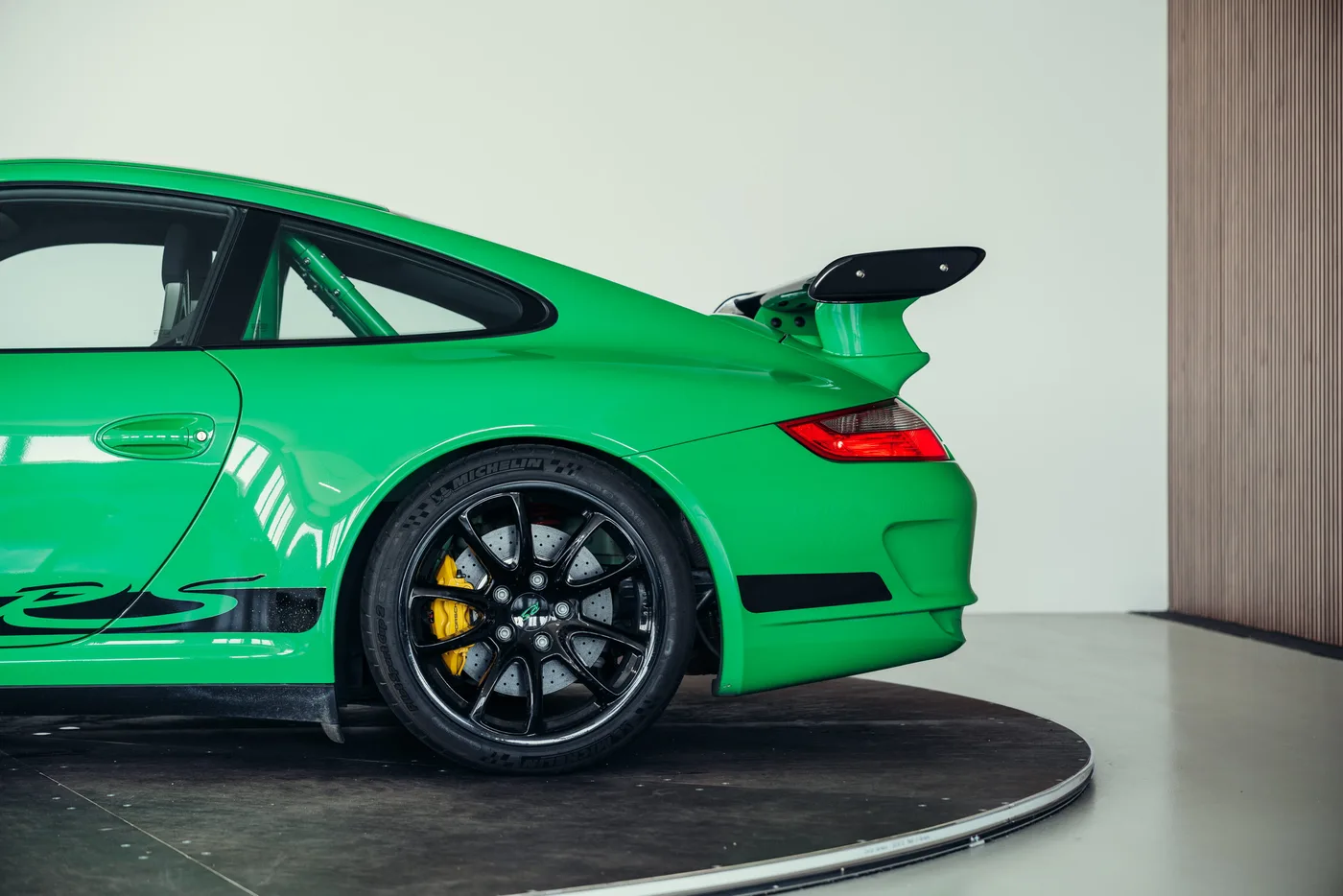2007 Porsche 911 GT3 RS offered by a collector car specialist in Stuttgart, Germany, photo 13 of 25