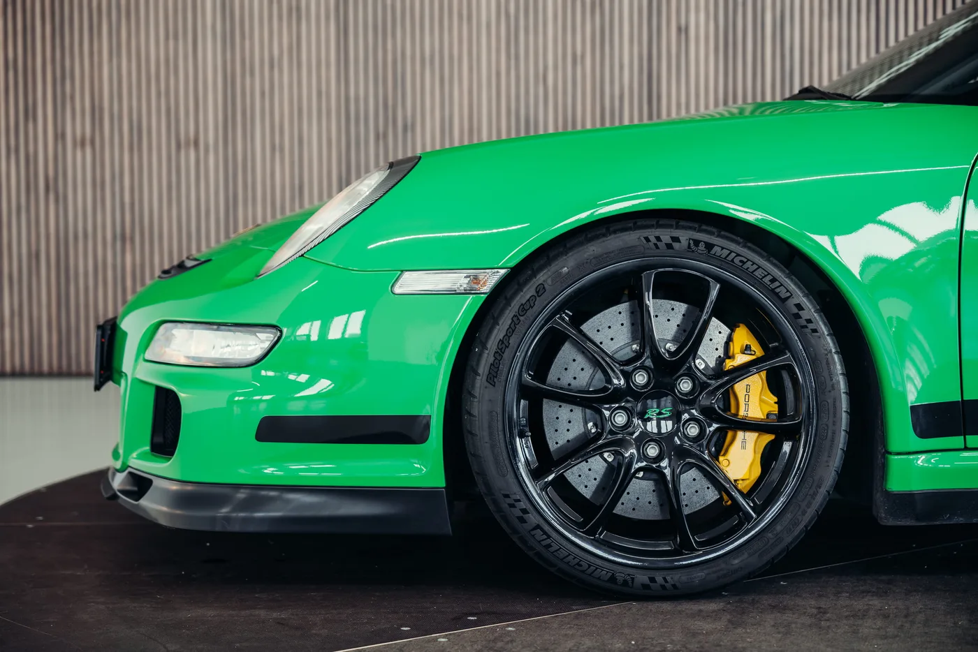 2007 Porsche 911 GT3 RS offered by a collector car specialist in Stuttgart, Germany, photo 16 of 25