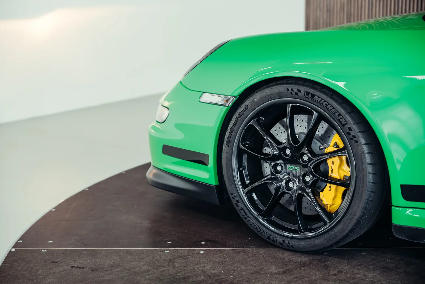2007 Porsche 911 GT3 RS offered by a collector car specialist in Stuttgart, Germany, photo 17 of 25