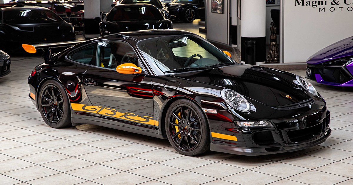 2007 Porsche 911 GT3 RS proposée par un concessionnaire spécialisé à Milan, Italie, photo principale