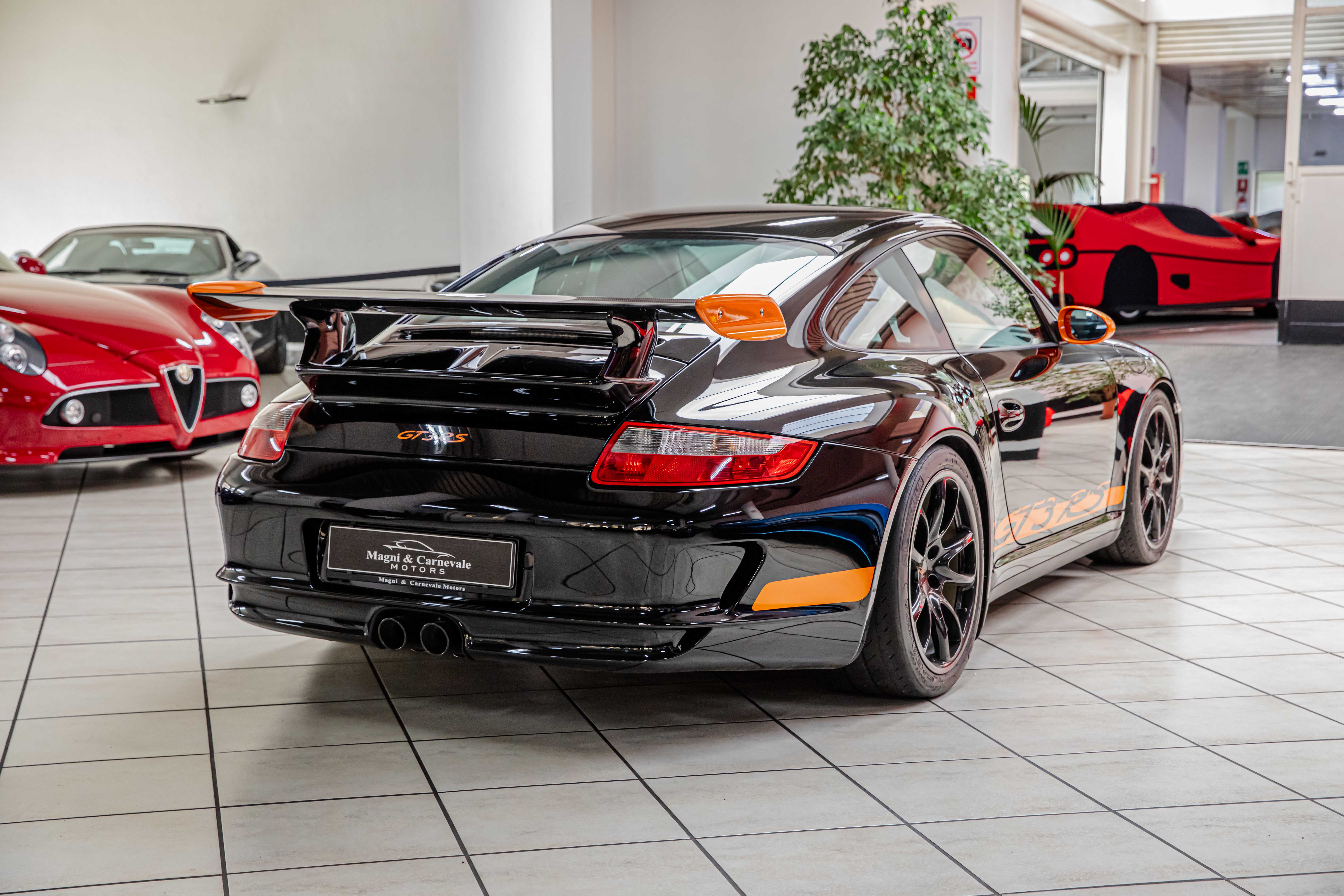 2007 Porsche 911 GT3 RS offered by a specialist dealer in Milan, Italy, photo 12 of 20