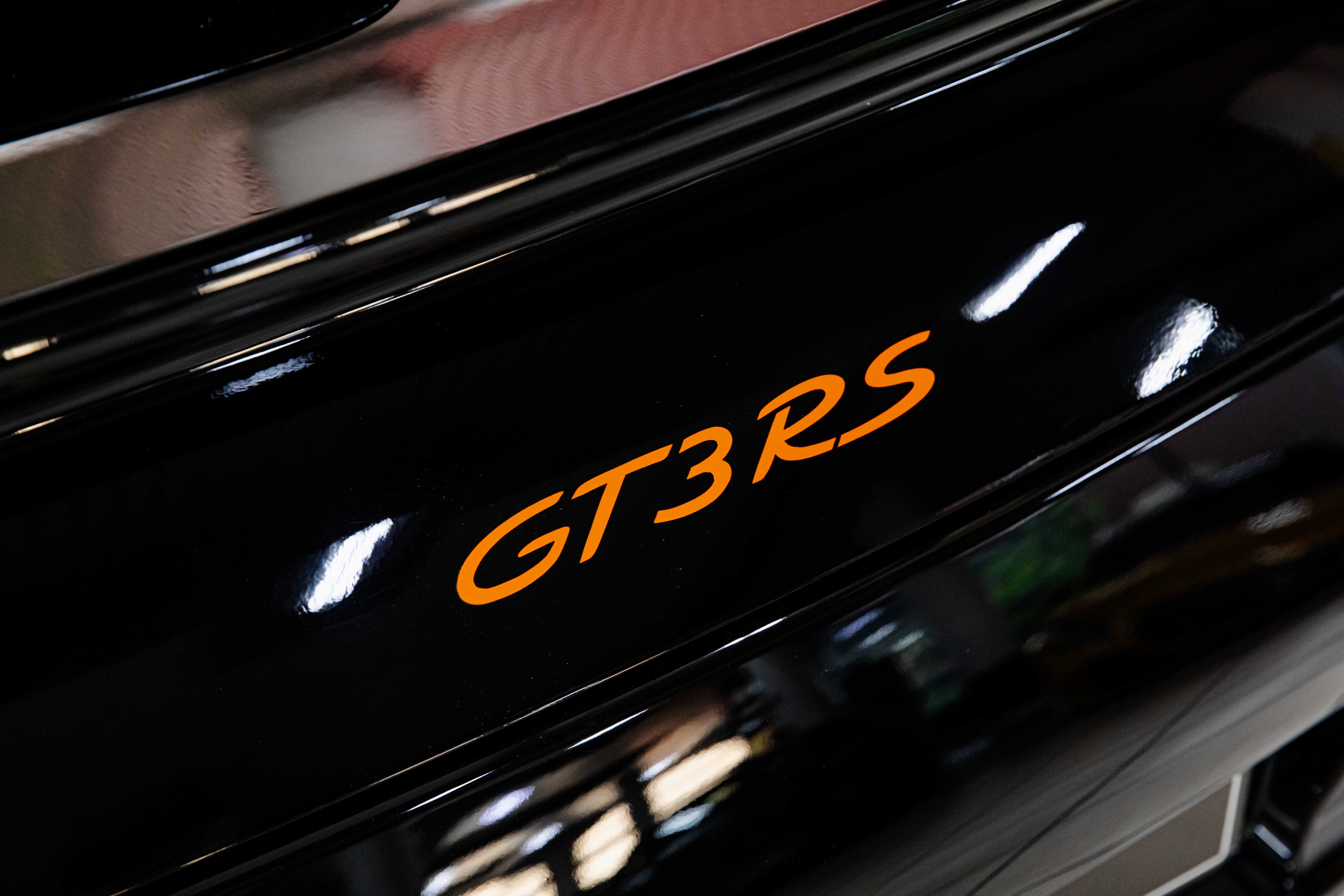2007 Porsche 911 GT3 RS offered by a specialist dealer in Milan, Italy, photo 15 of 20