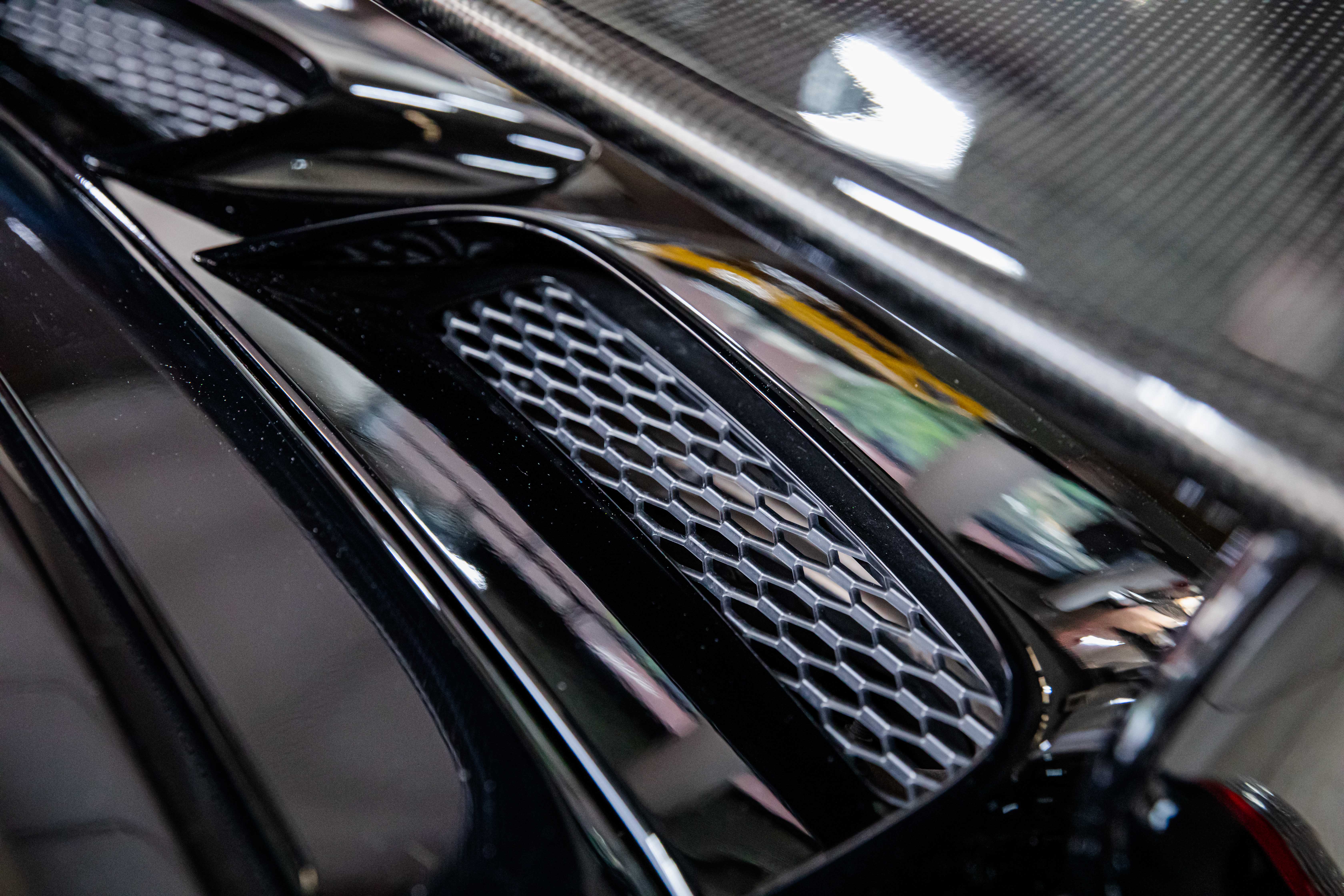 2007 Porsche 911 GT3 RS offered by a specialist dealer in Milan, Italy, photo 17 of 20
