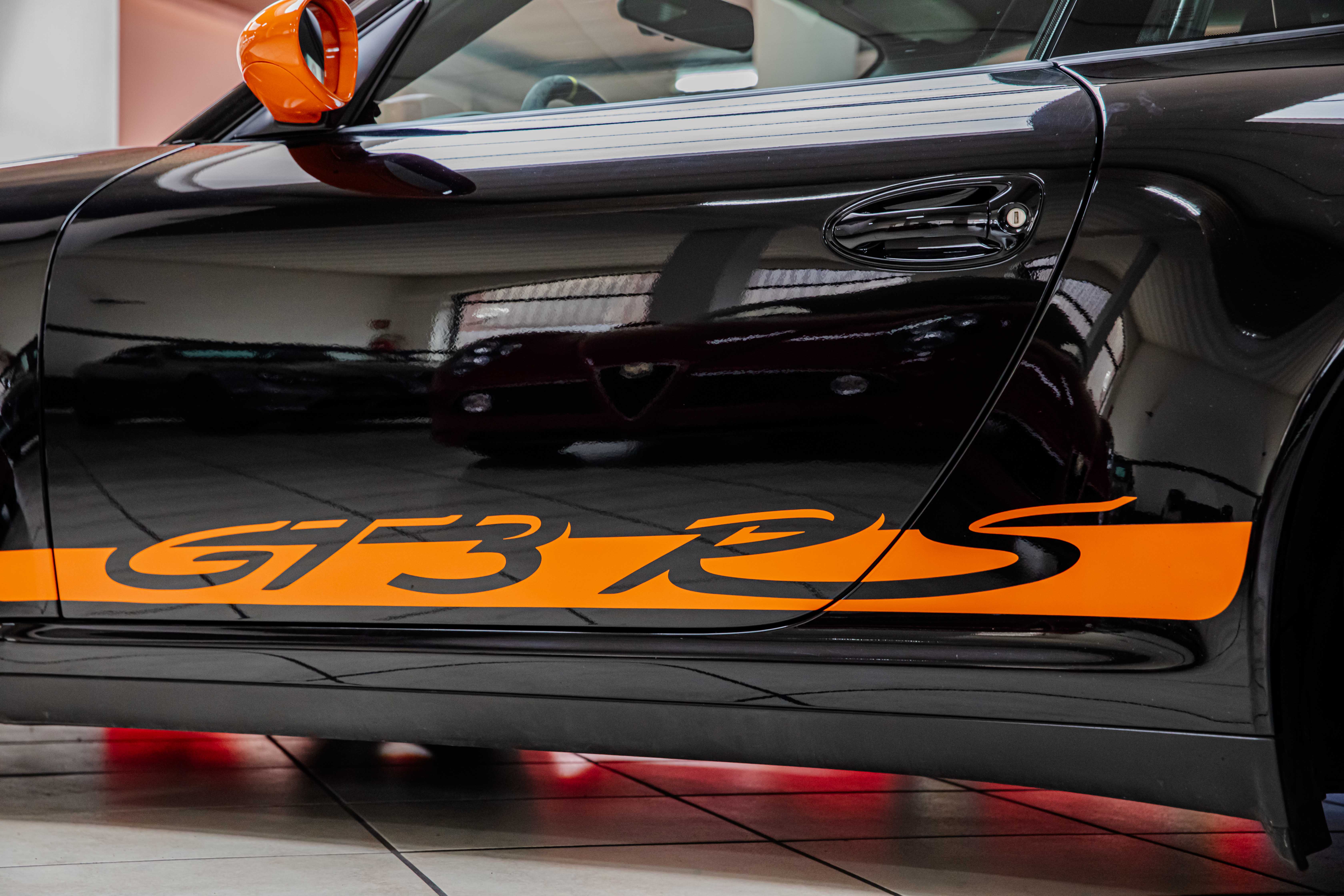 2007 Porsche 911 GT3 RS offered by a specialist dealer in Milan, Italy, photo 18 of 20