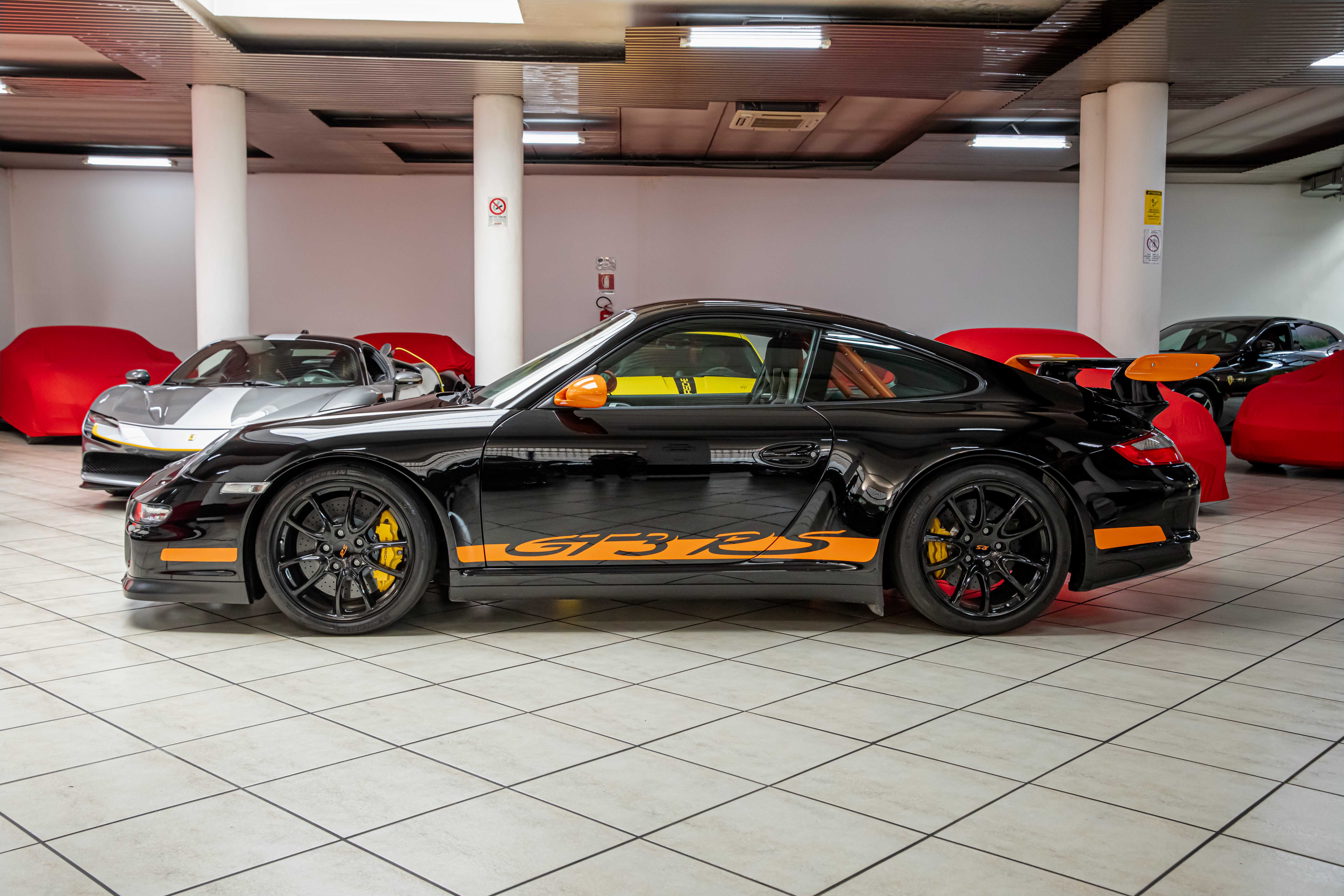2007 Porsche 911 GT3 RS proposée par un concessionnaire spécialisé à Milan, Italie, photo 8 sur 20