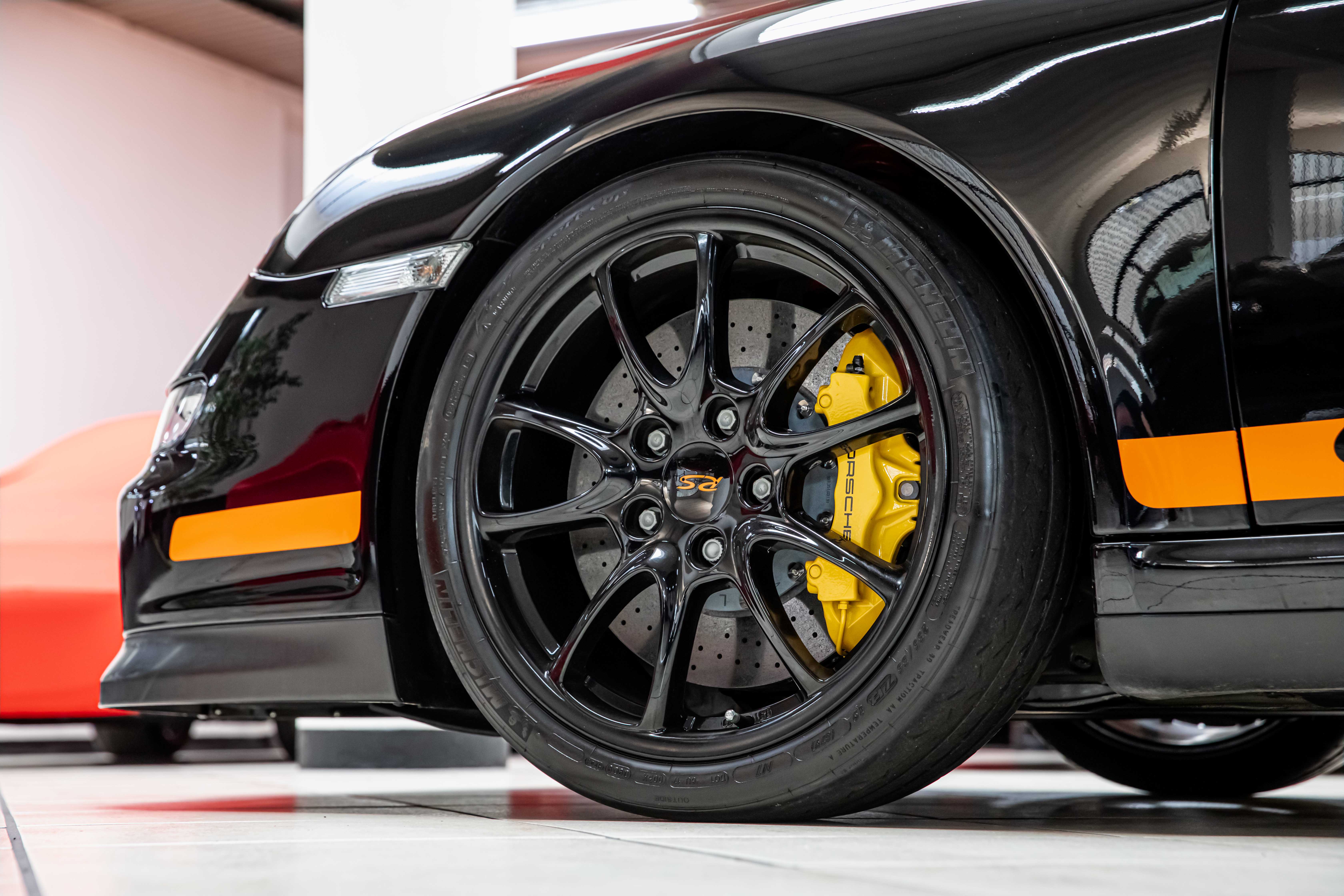 2007 Porsche 911 GT3 RS proposée par un concessionnaire spécialisé à Milan, Italie, photo 13 sur 20